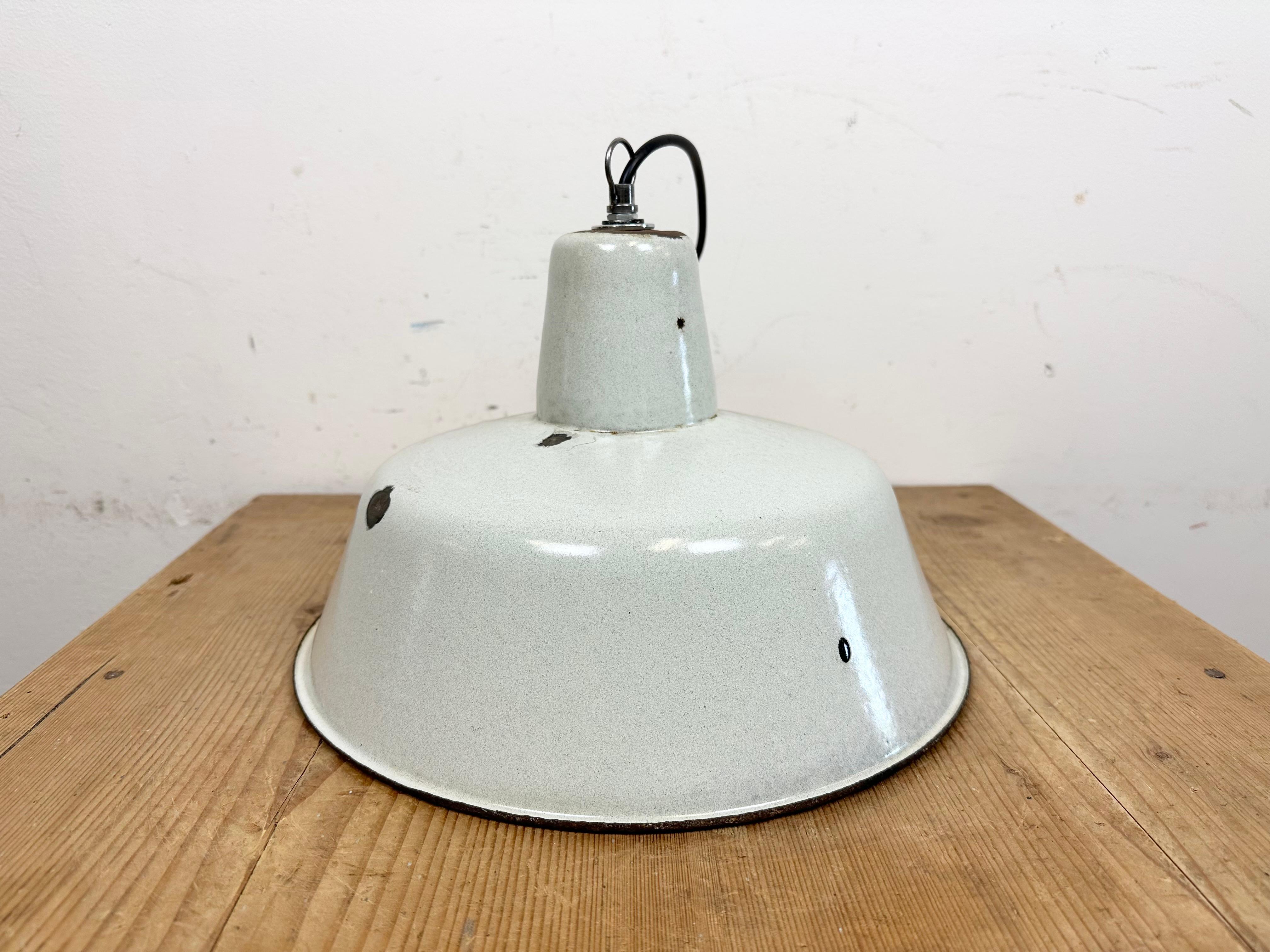 Industrial White Enamel Factory Pendant Lamp from Zaos, 1960s For Sale 9