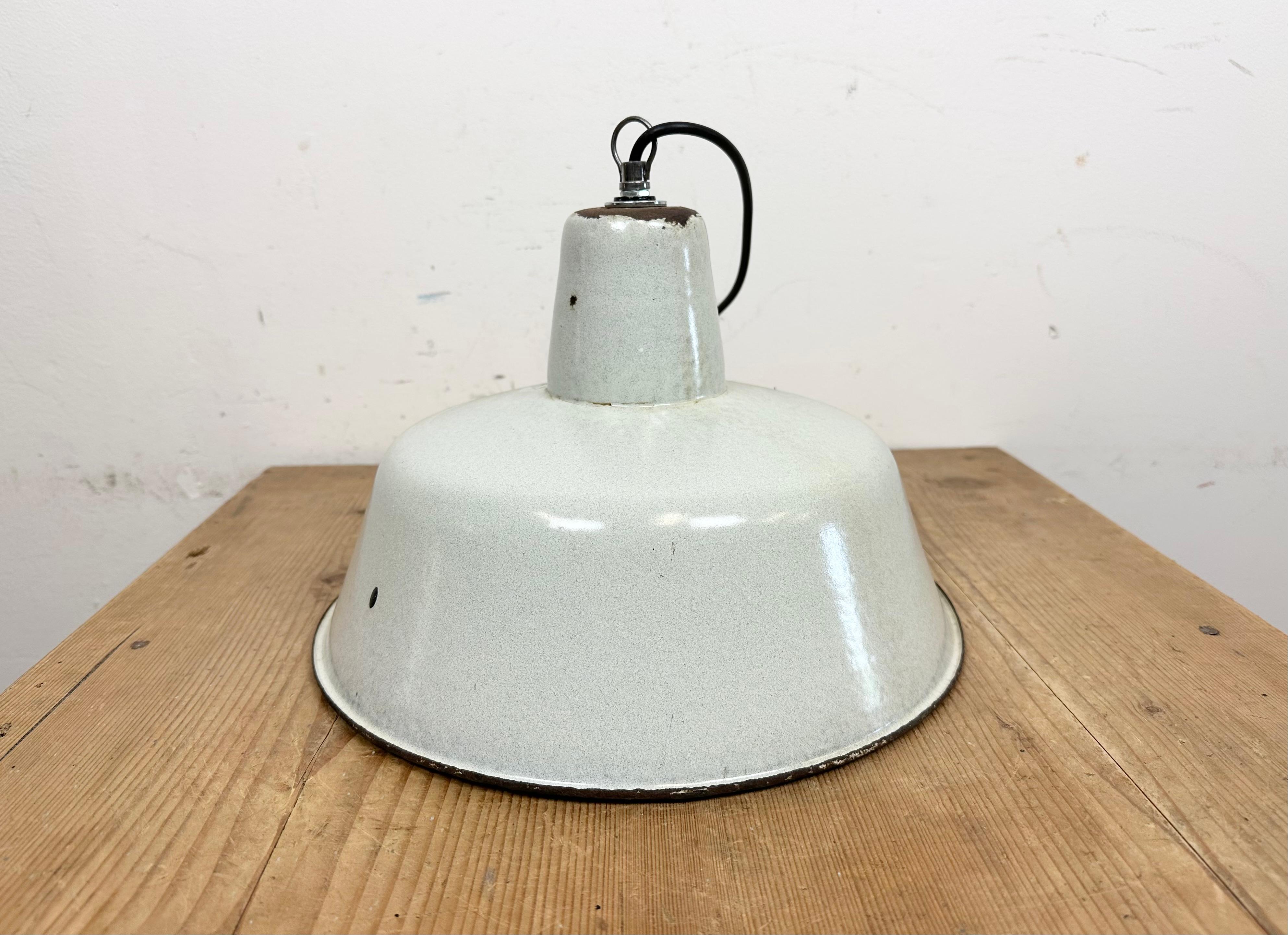 Industrial White Enamel Factory Pendant Lamp from Zaos, 1960s For Sale 10
