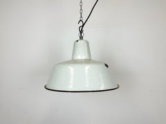 Lámpara colgante industrial de fábrica de esmalte blanco de Zaos, años 60