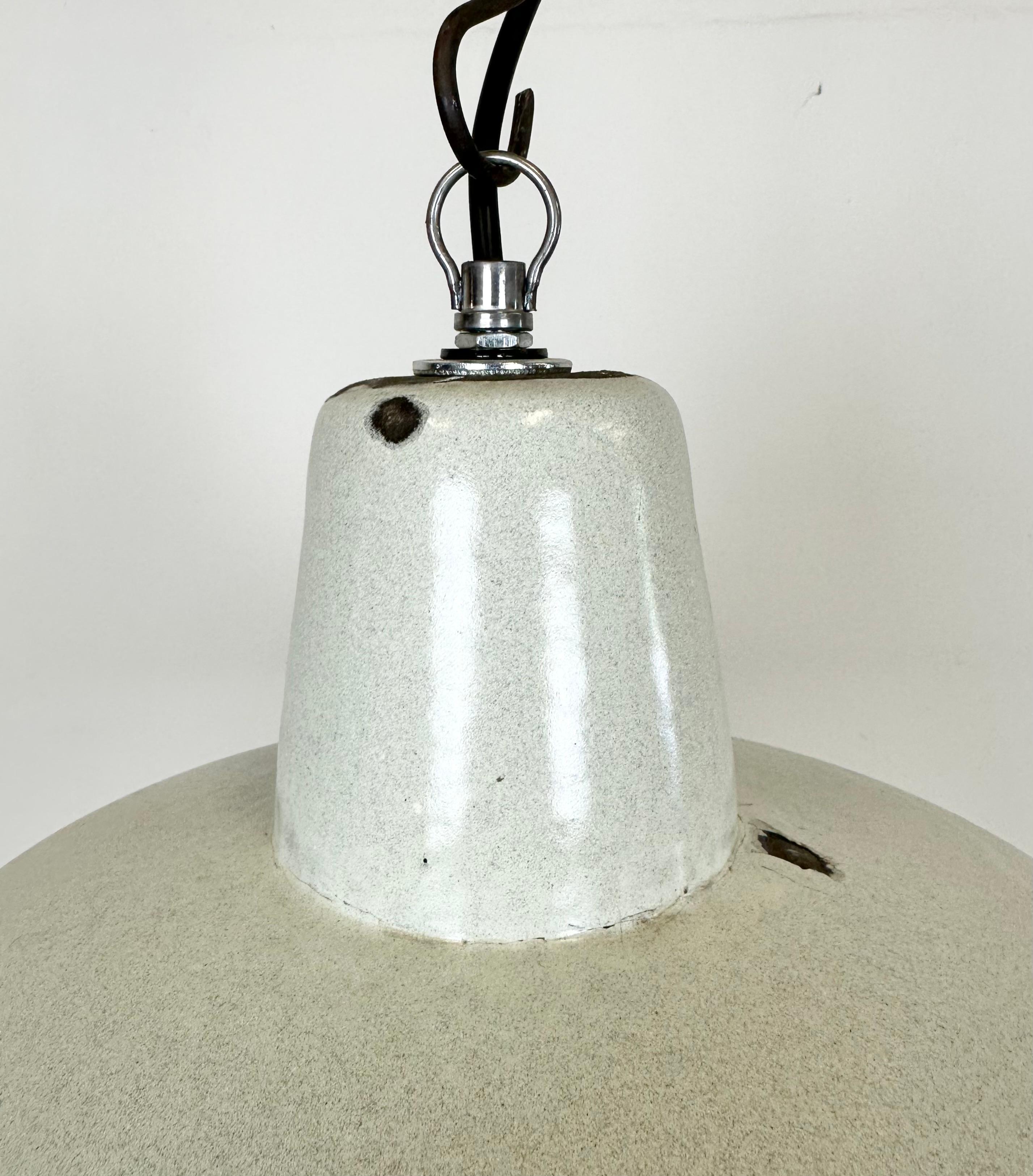 Industrial White Enamel Factory Pendant Lamp from Zaos, 1960s In Good Condition For Sale In Kojetice, CZ