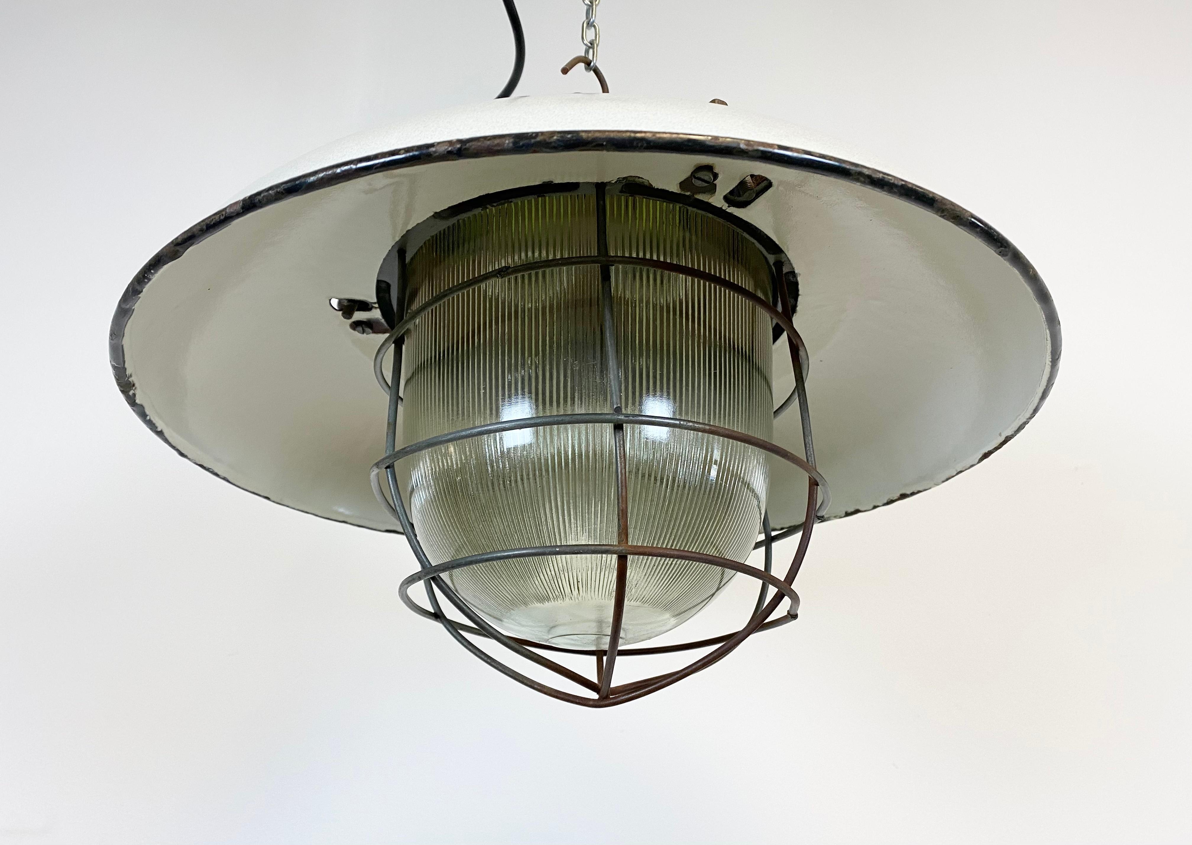 Industrial White Enamel Factory Pendant Lamp in Cast Iron, 1950s 1