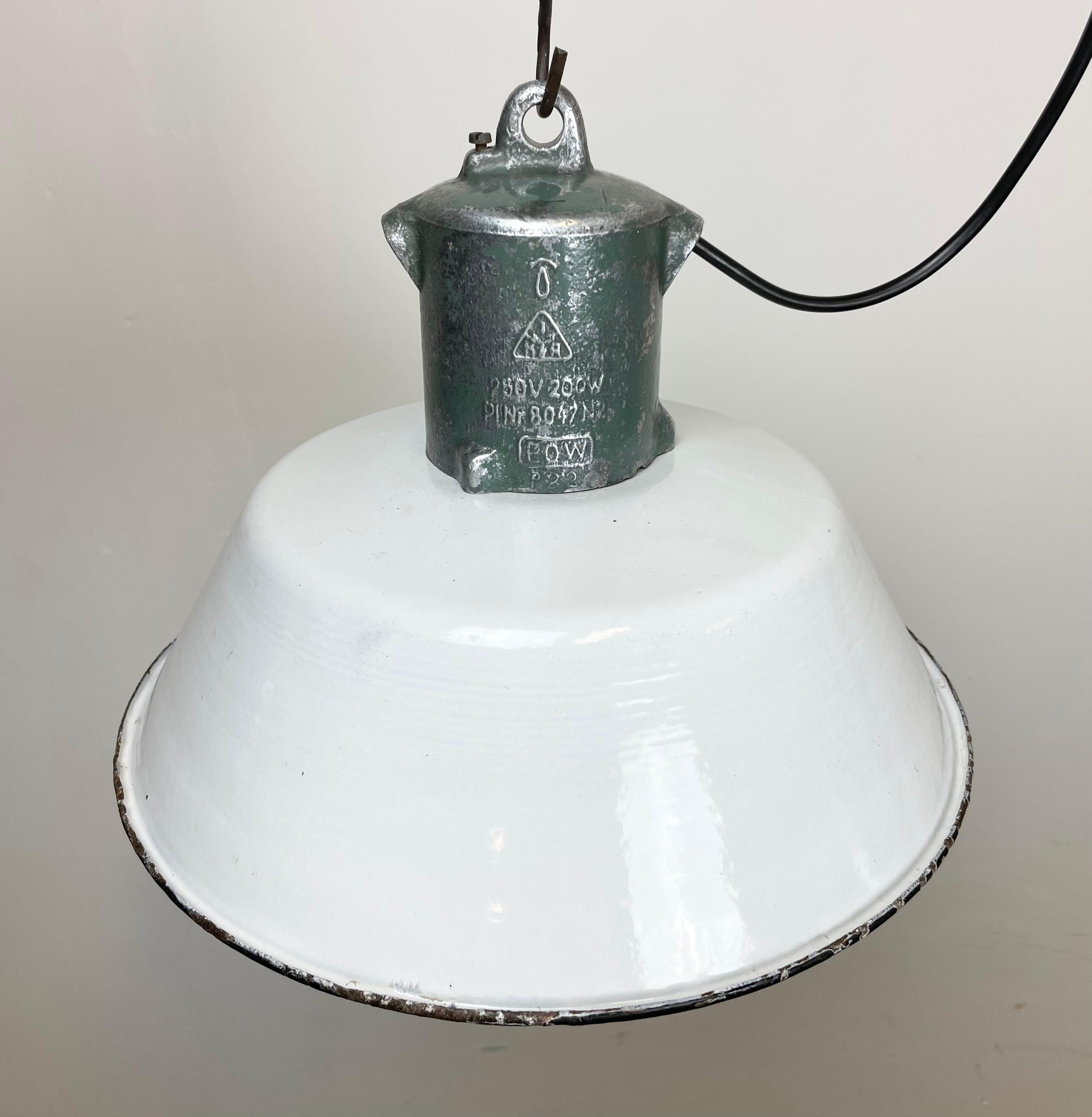Aluminum Industrial White Enamel Industrial Lamp with Cast Aluminium Top from EOW, 1950s For Sale