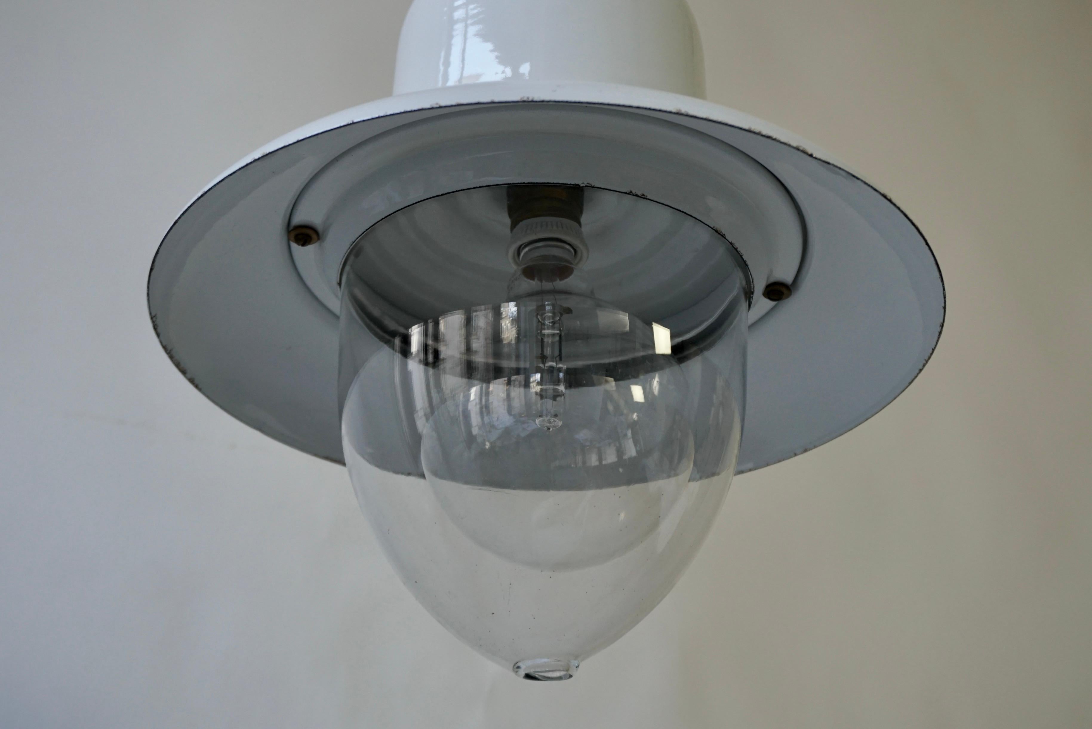 Lampada a sospensione industriale in smalto bianco, anni '60 in vendita 5