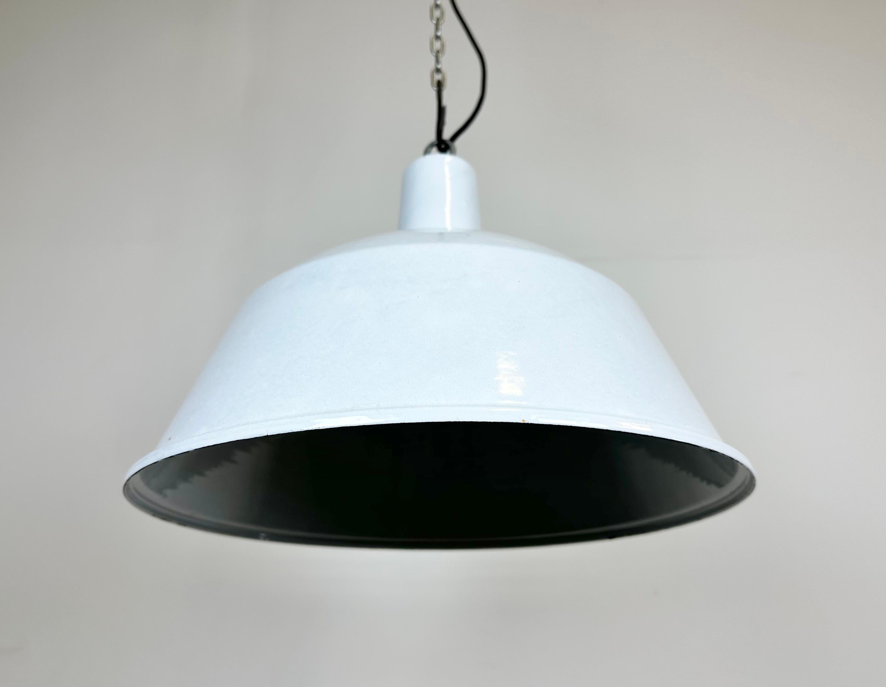 Industrial White Enamel Pendant Lamp from Emax, 1960s For Sale 1