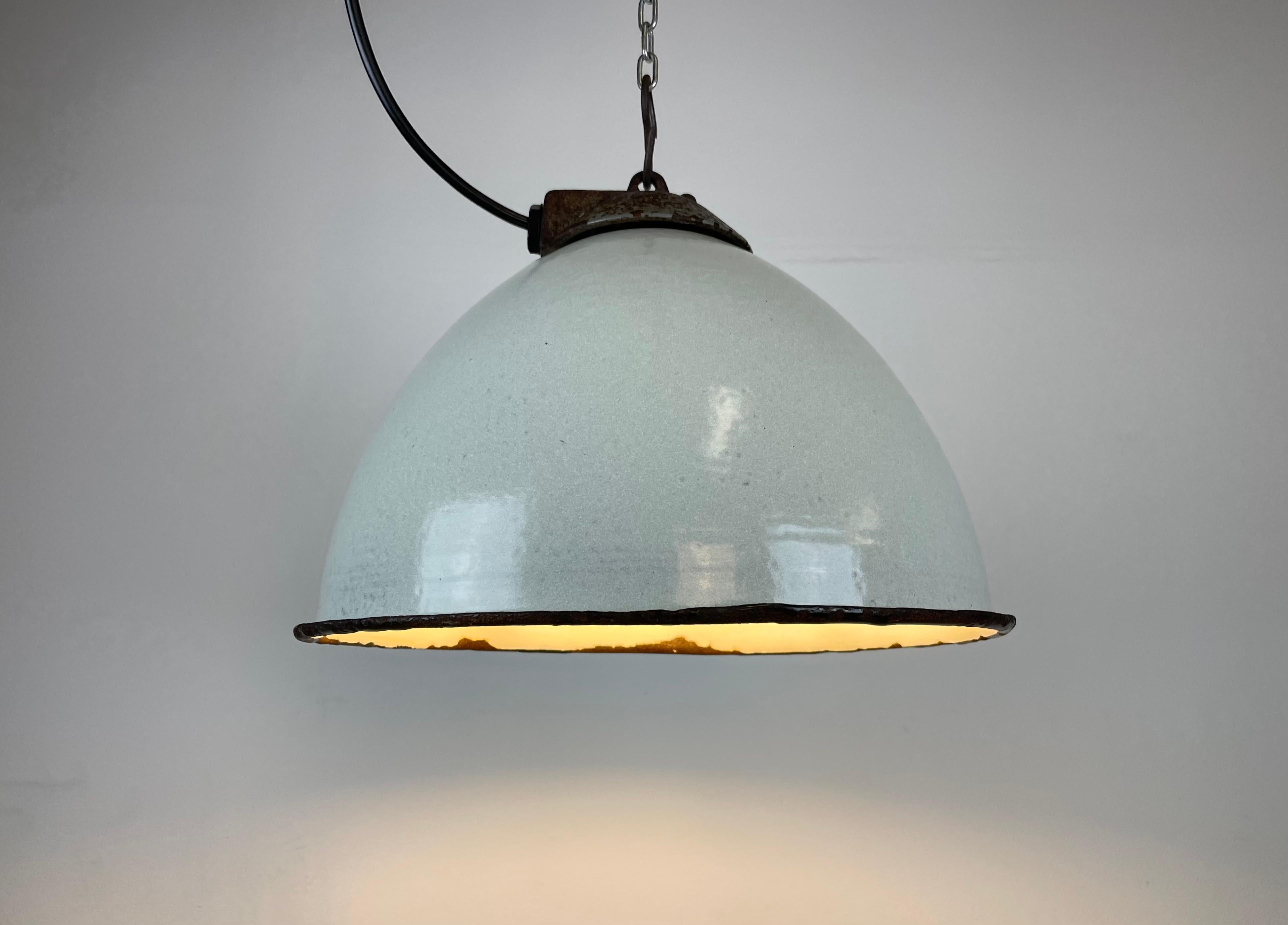 Industrial White Grey Enamel Factory Lamp with Cast Iron Top, 1960s For Sale 9