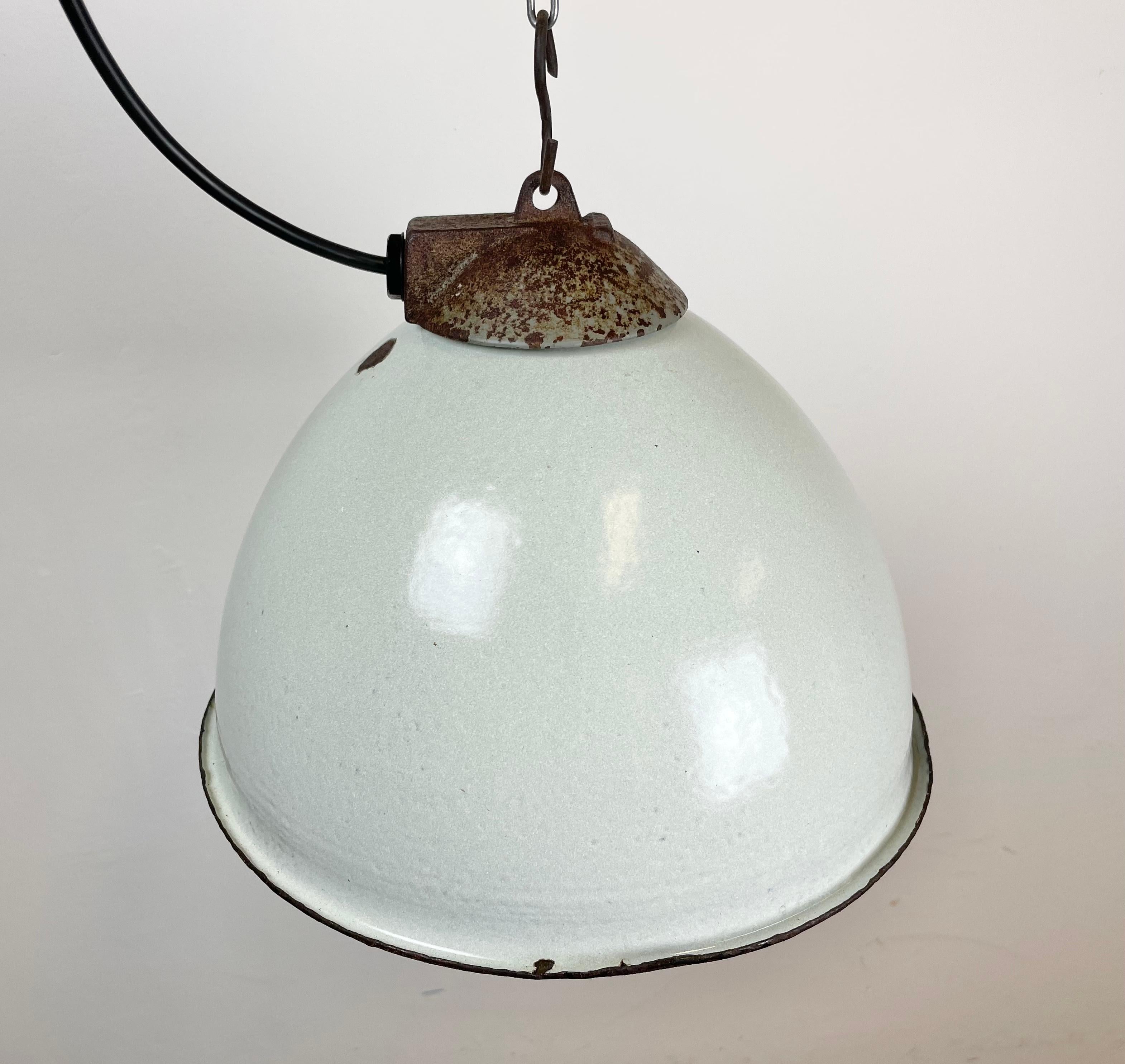 Industrial White Grey Enamel Factory Lamp with Cast Iron Top, 1960s For Sale 2