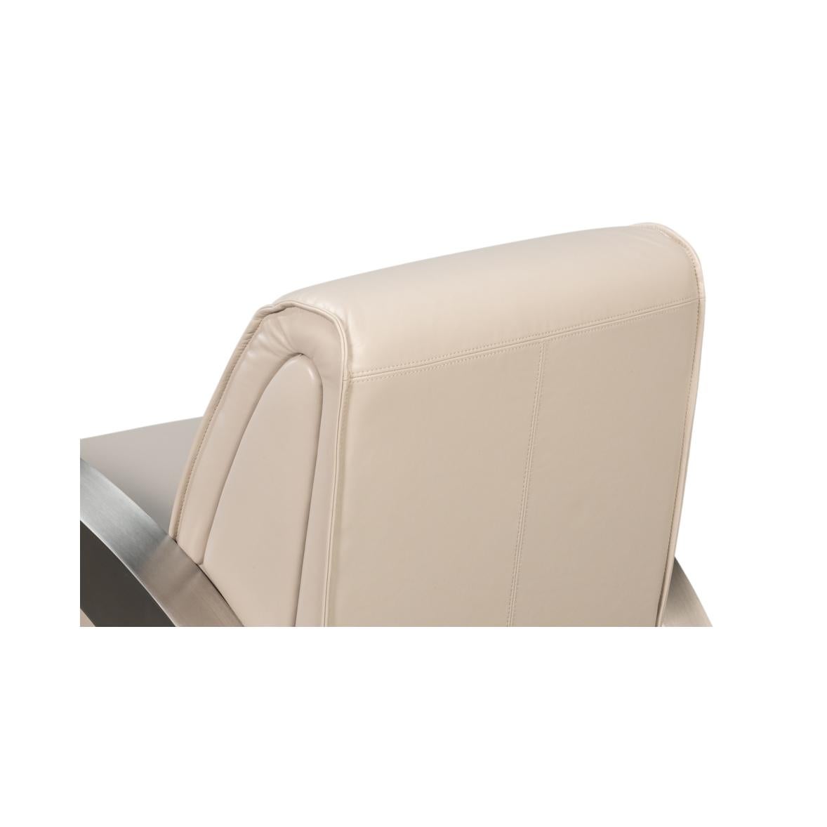 Fauteuil industriel en cuir blanc en vente 1