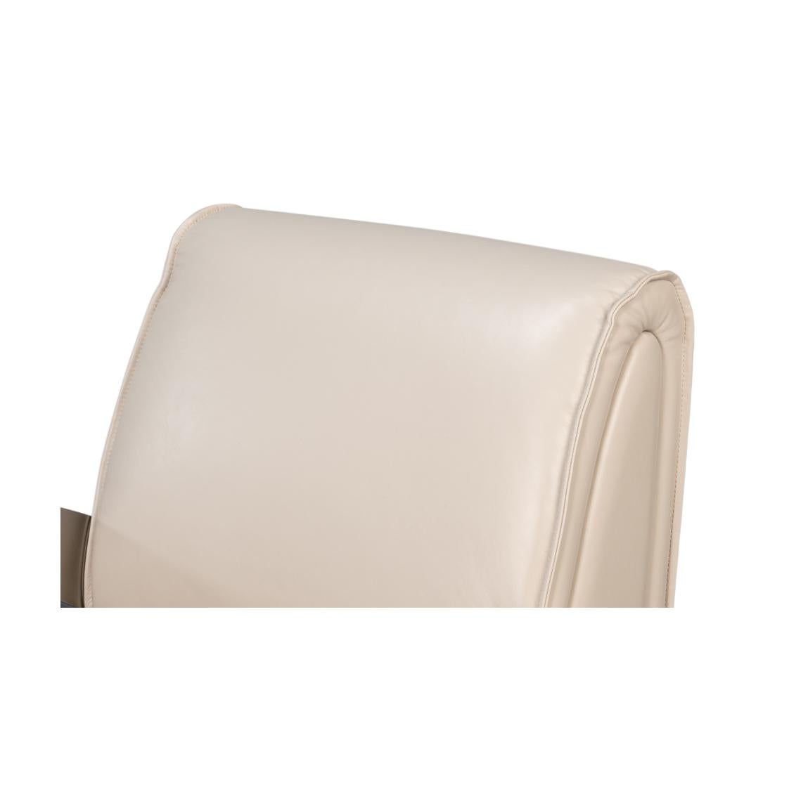 Fauteuil industriel en cuir blanc en vente 2