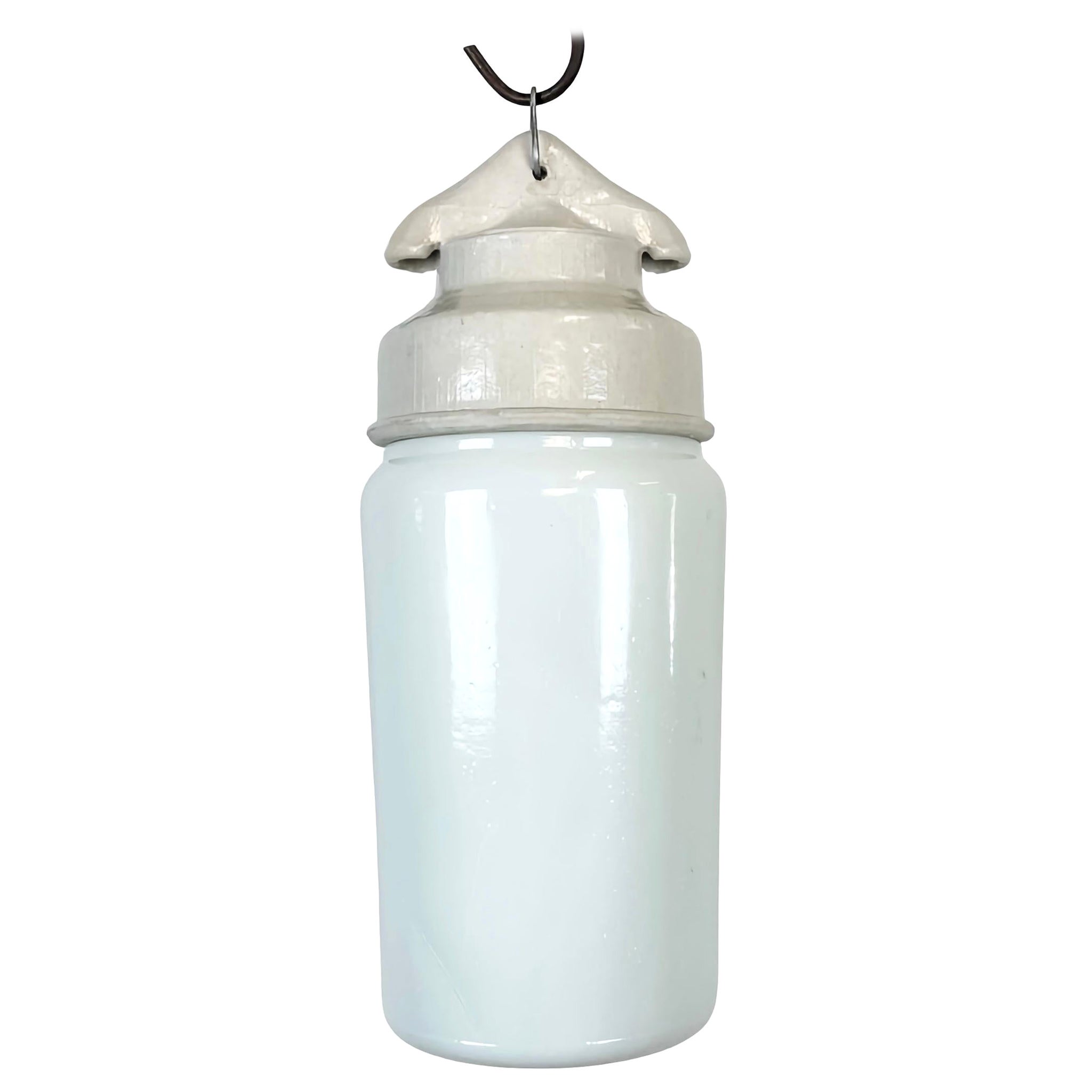 Lampada a sospensione industriale in porcellana bianca con vetro latteo, anni '70