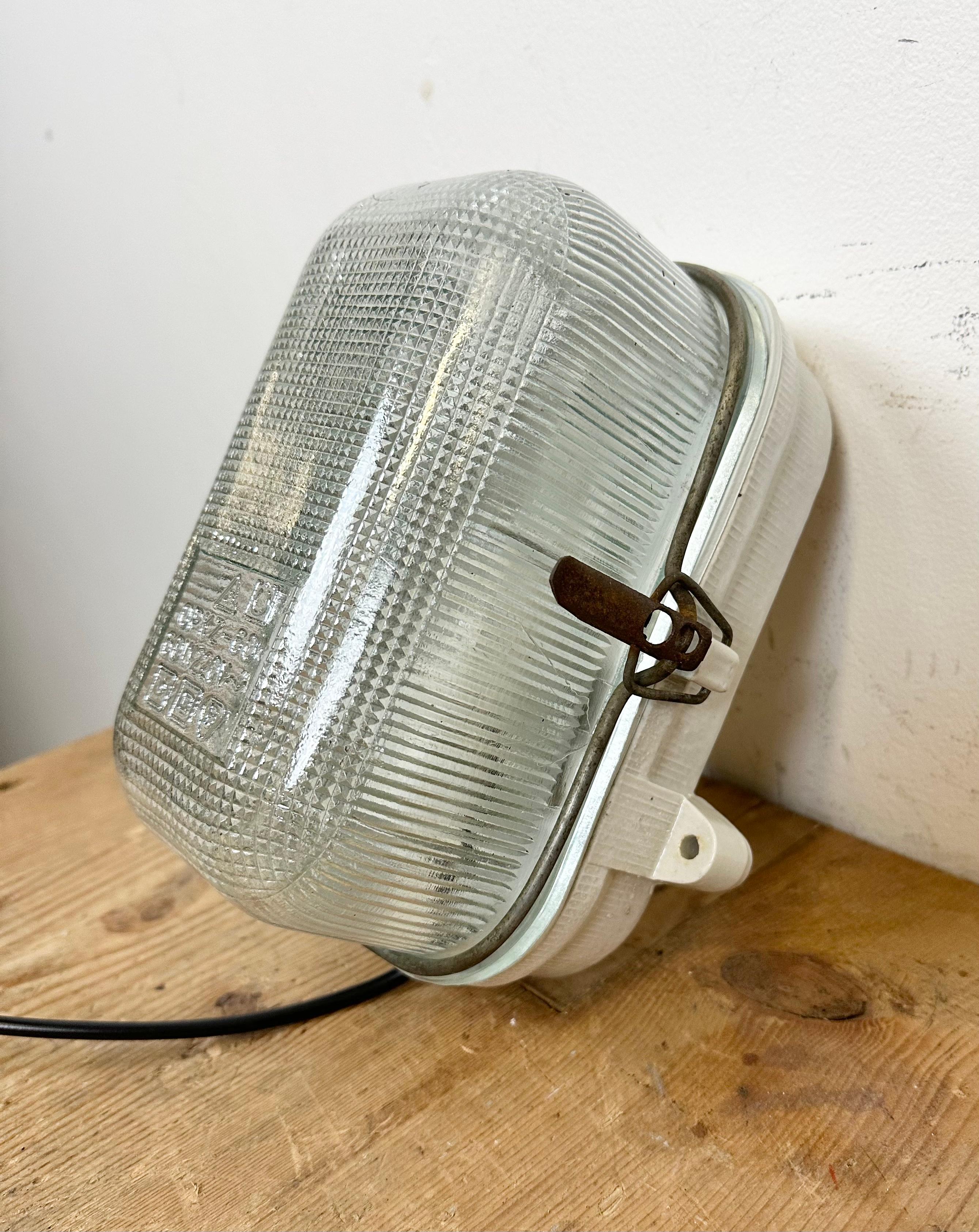 Industrial White Porcelain Wall Light with Ribbed Glass, 1970s In Good Condition For Sale In Kojetice, CZ