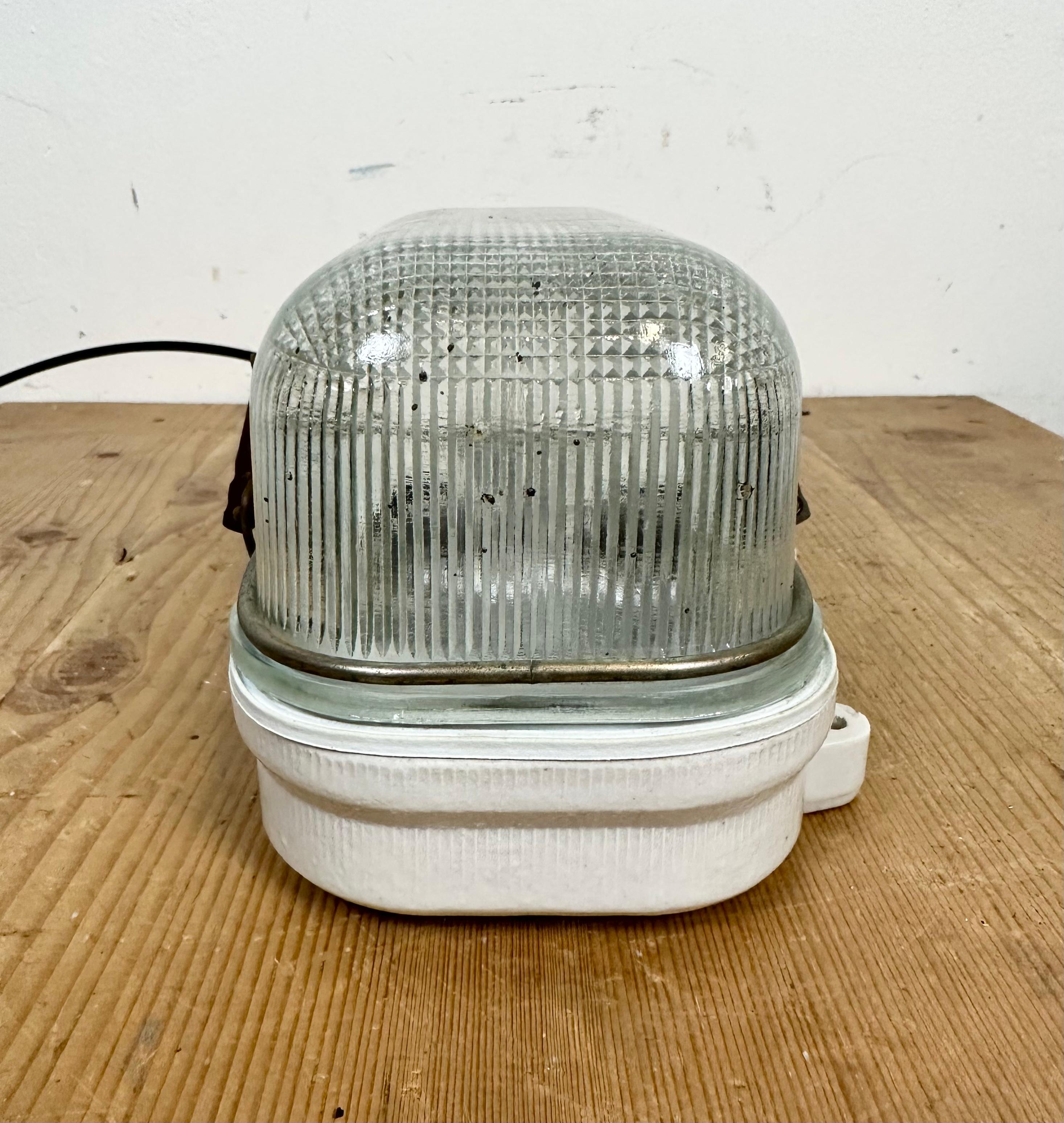 Industrial White Porcelain Wall Light with Ribbed Glass, 1970s For Sale 2