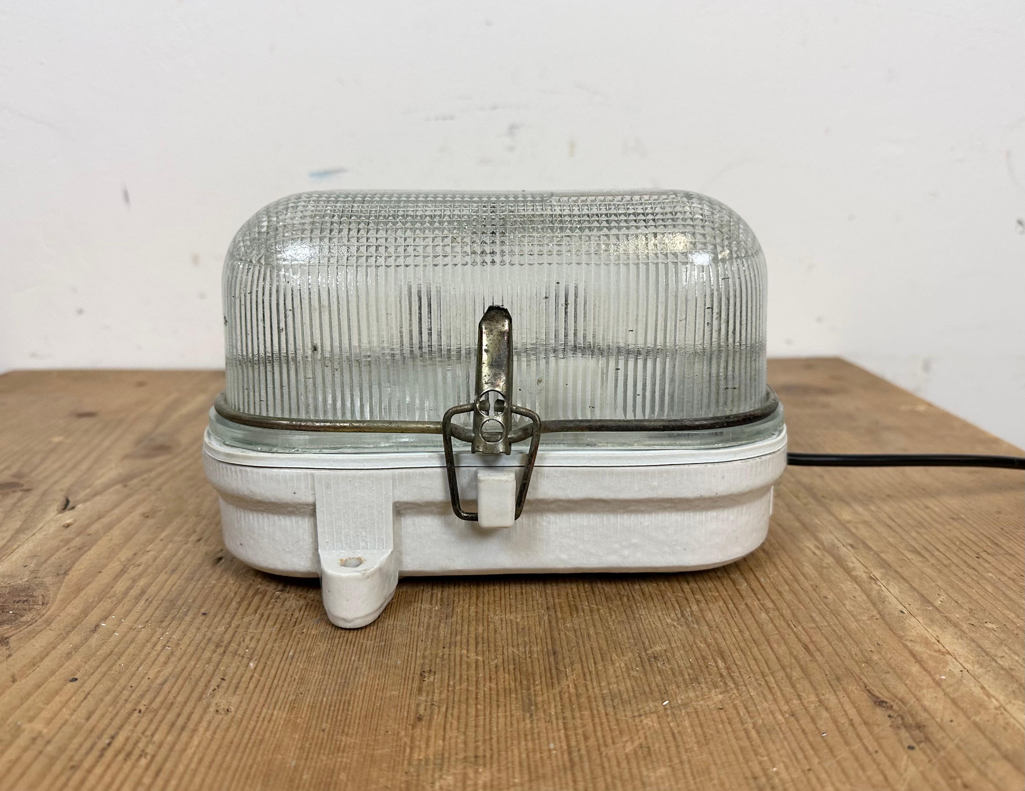 Industrial White Porcelain Wall Light with Ribbed Glass, 1970s For Sale 3