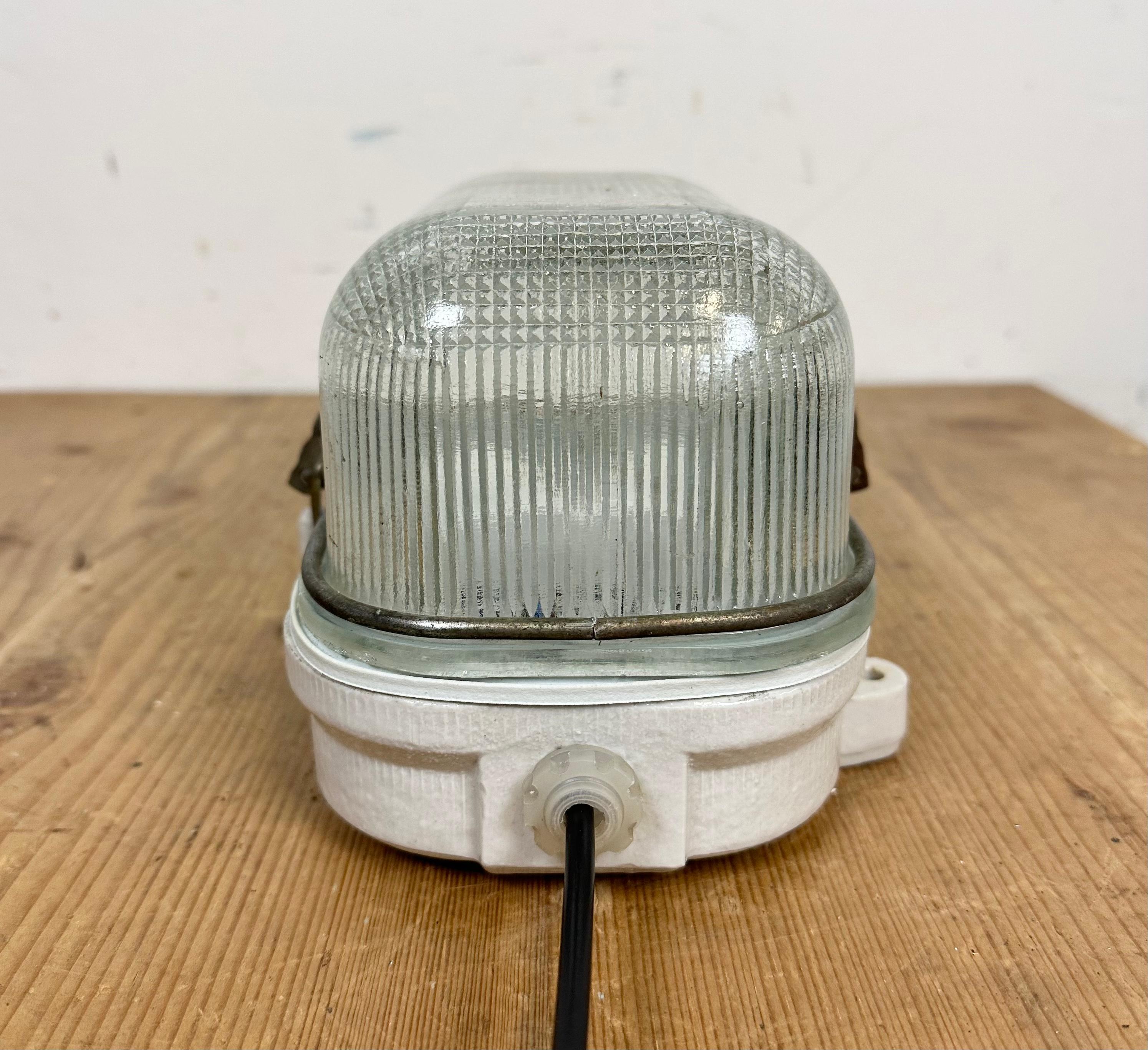 Industrial White Porcelain Wall Light with Ribbed Glass, 1970s For Sale 4