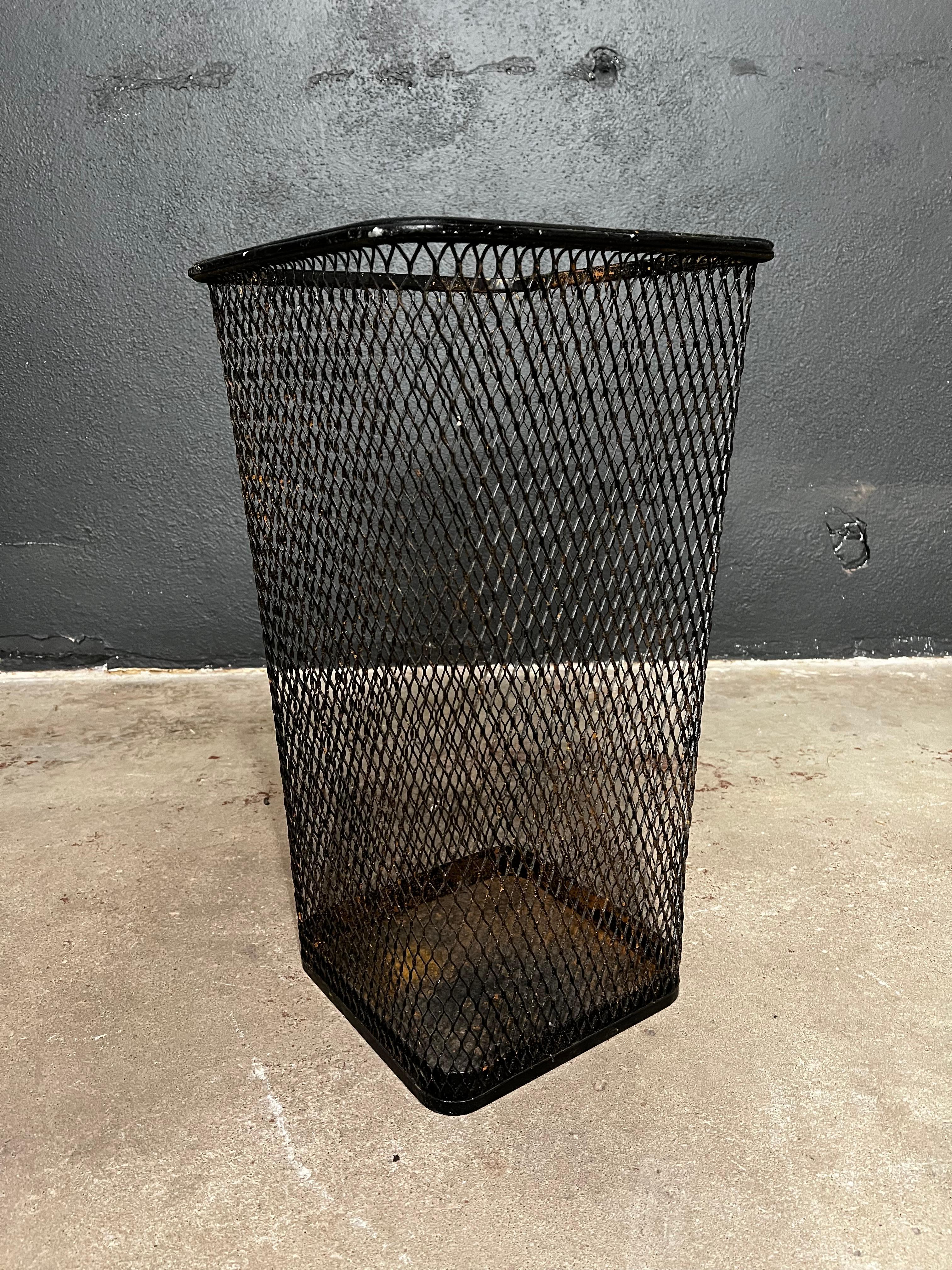 The industrial metal wire mesh wastebasket boasts a sturdy and durable construction, crafted from robust metal materials. Its open mesh design not only provides a modern and industrial aesthetic but also ensures effective ventilation, preventing