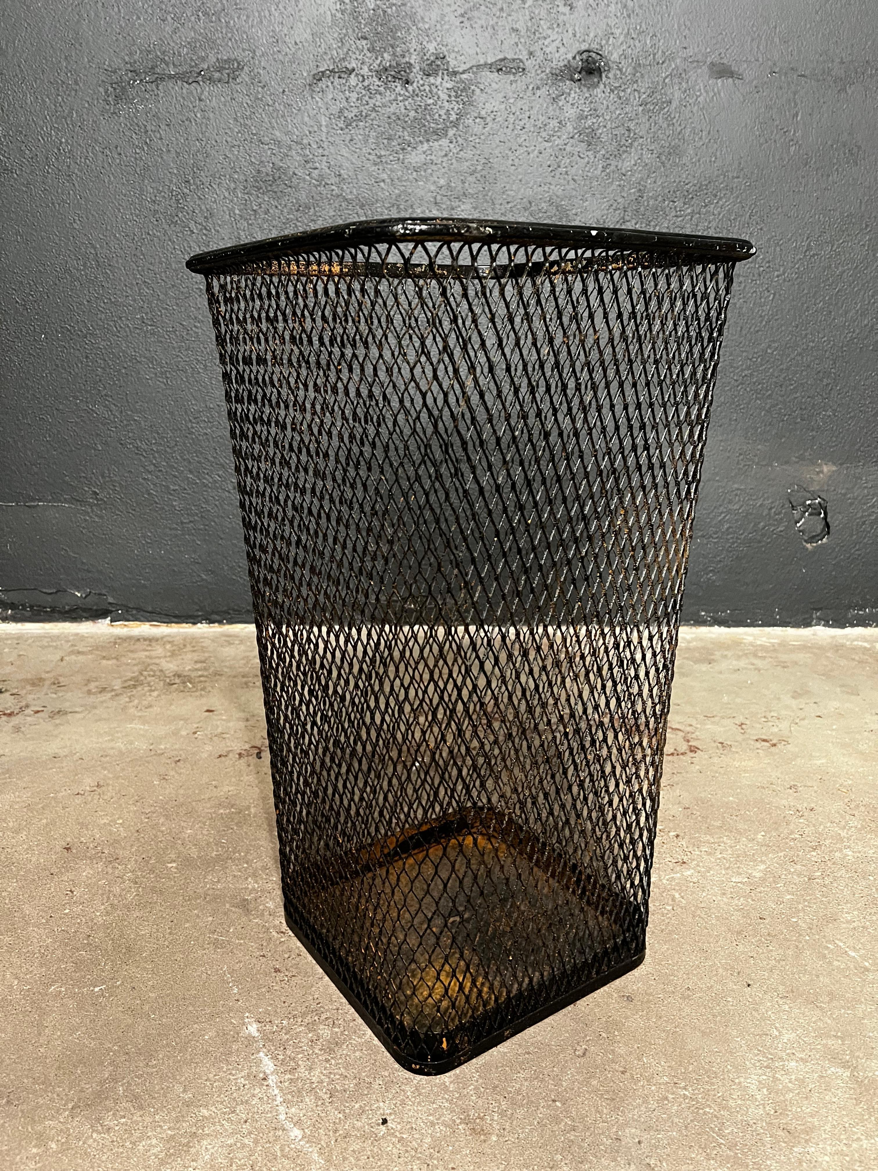 Industrial Wire Mesh Metal Trashcan Wastebasket  For Sale 3