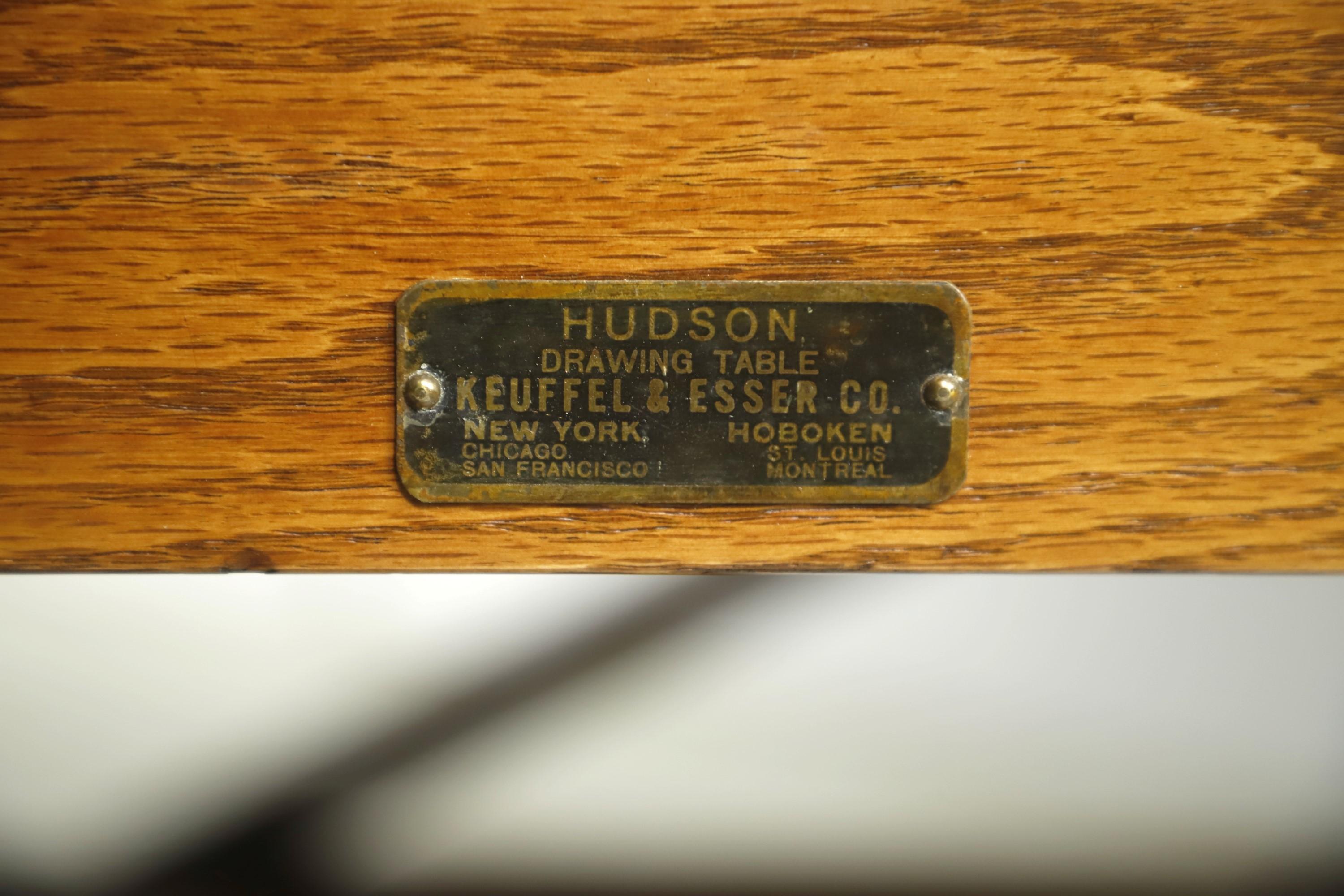 Hudson-Schreibtisch aus Industrieholz mit 3 Schubladen von Keuffel & Esser Co. (Industriell) im Angebot