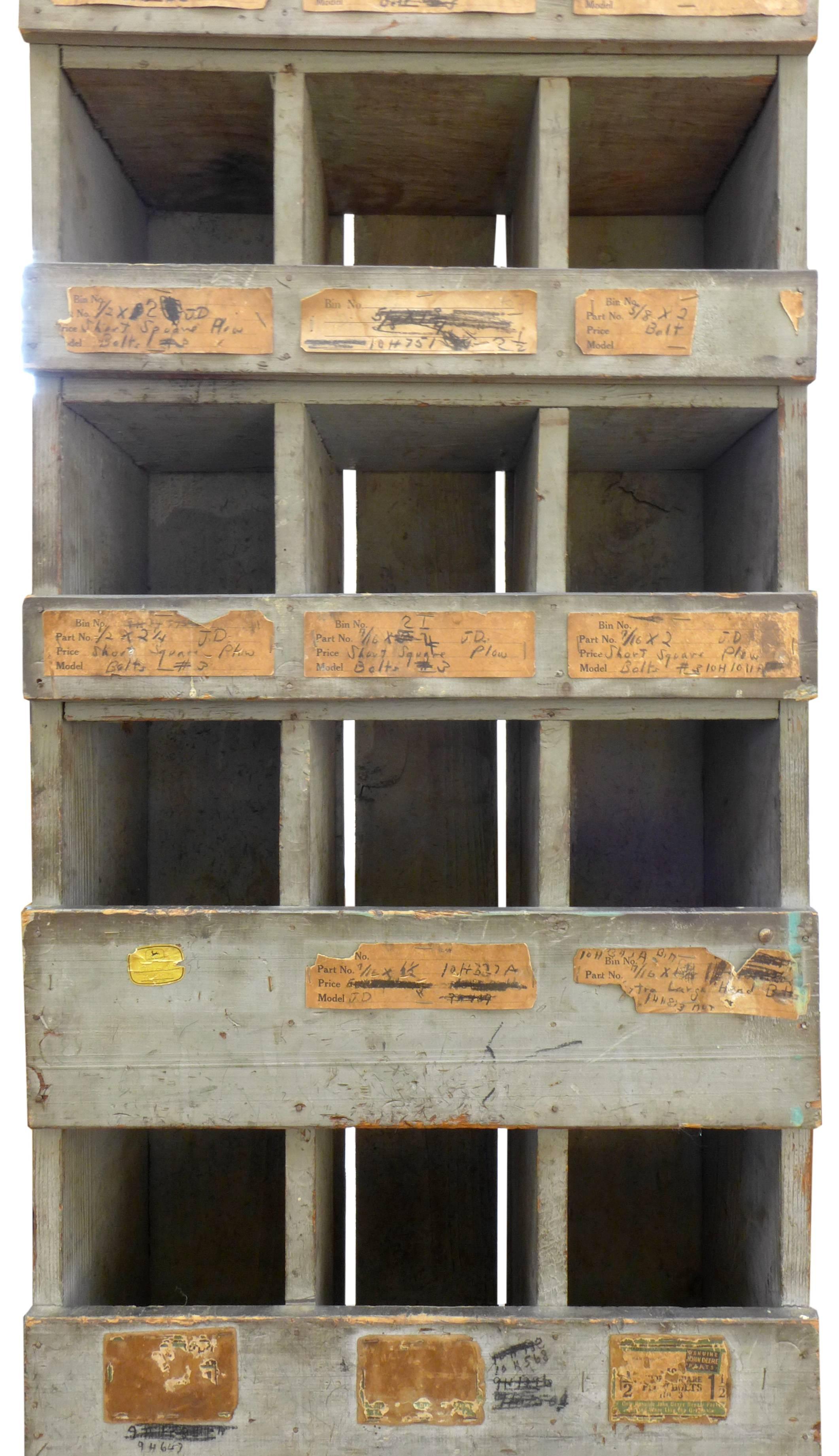 Ère de la machine Armoire industrielle en bois pour gratte-ciel en vente