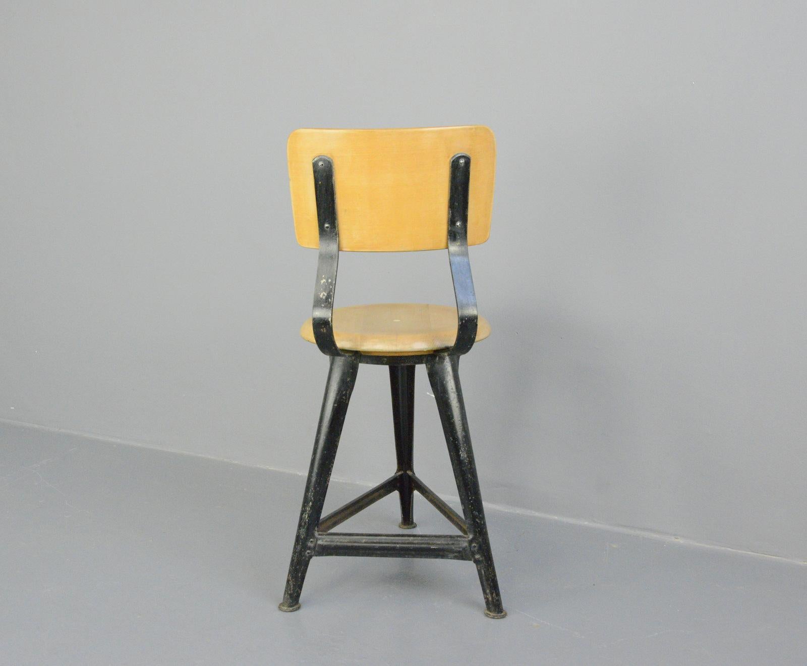Acier Tabourets de travail industriels par Ama, vers les années 1930 en vente