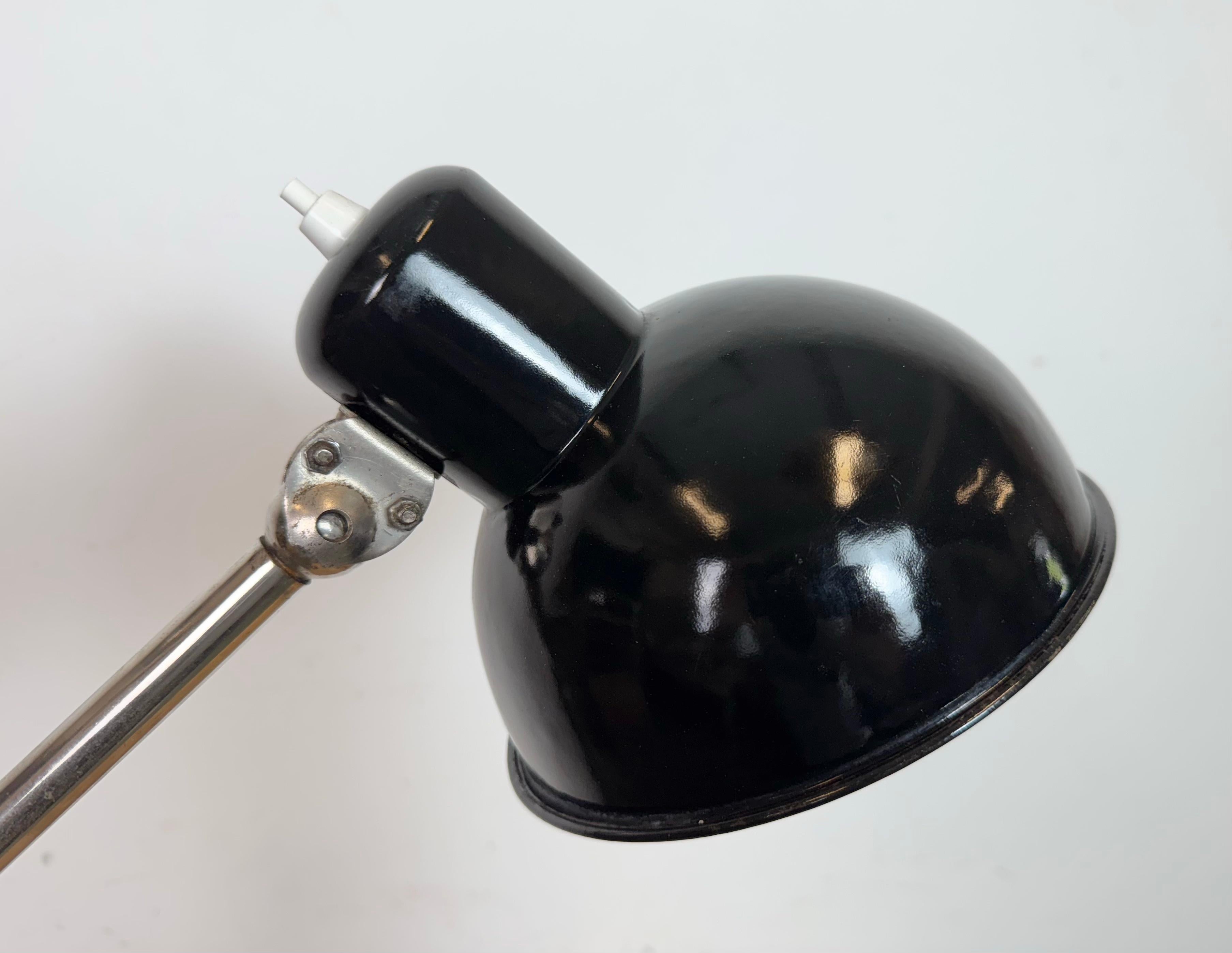 Lampada da scrivania in smalto nero da officina industriale, anni '50 in vendita 4