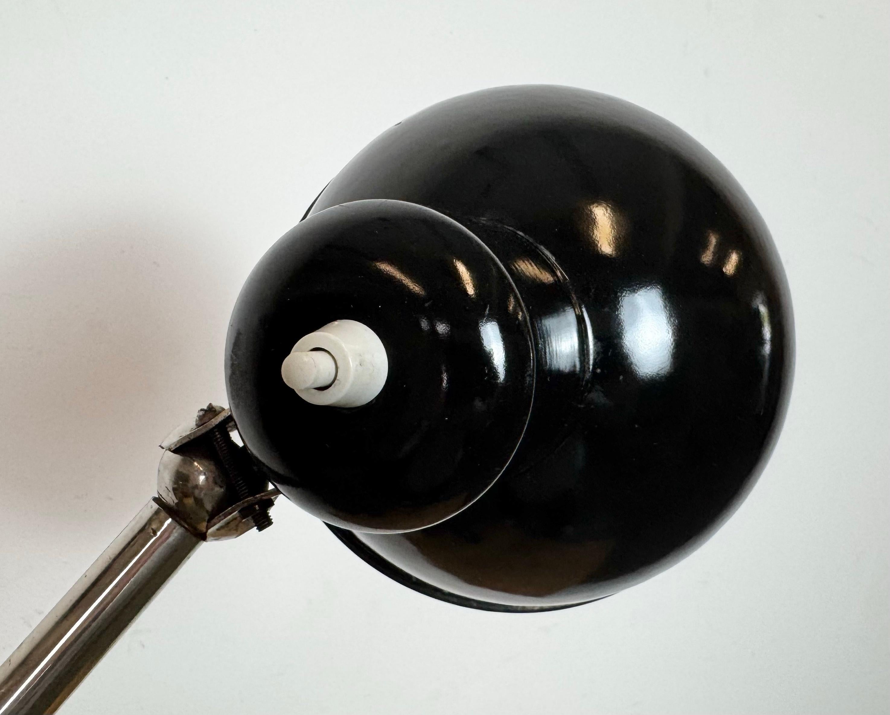 Lampada da scrivania in smalto nero da officina industriale, anni '50 in vendita 7