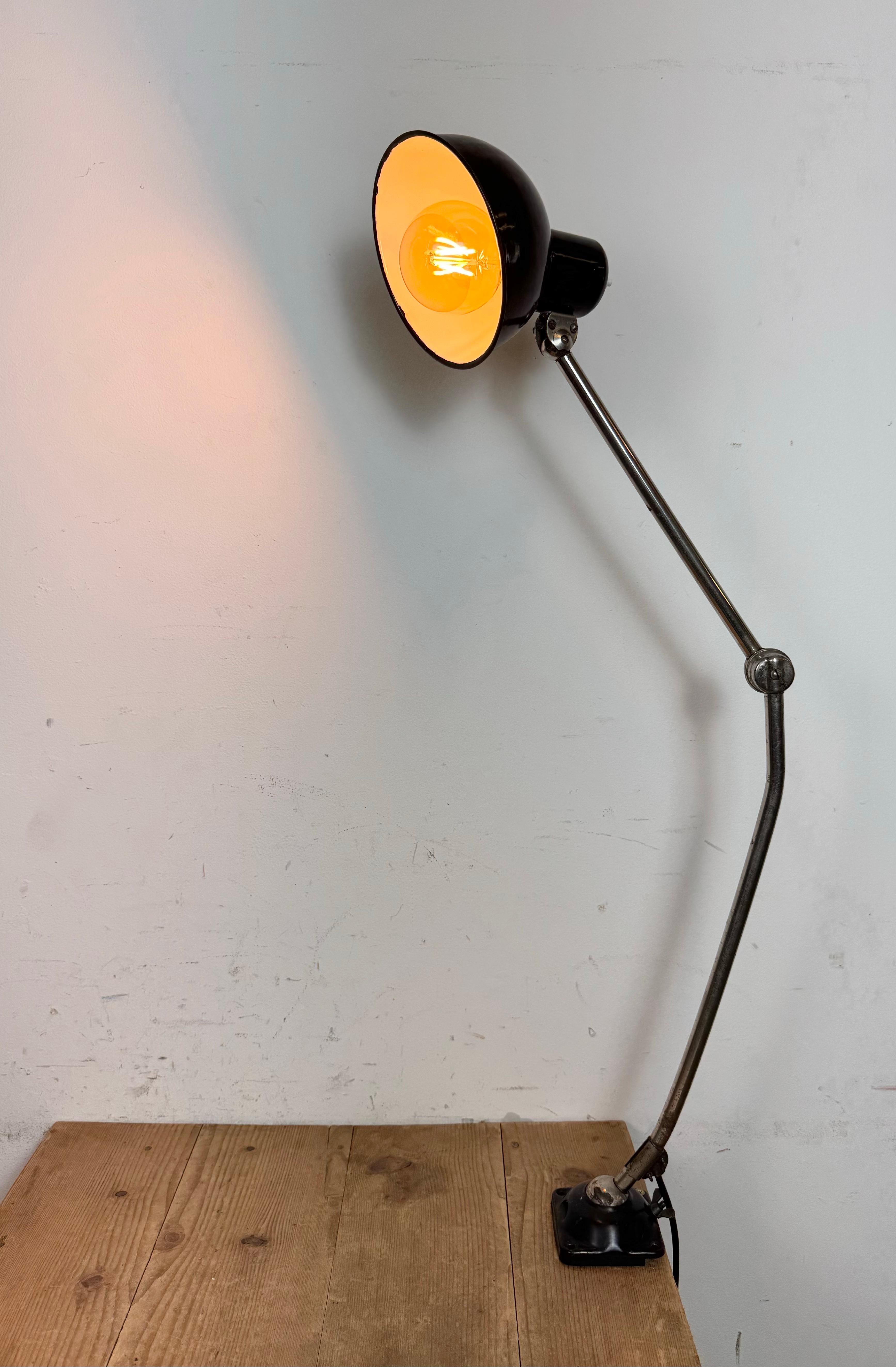 Lampada da scrivania in smalto nero da officina industriale, anni '50 in vendita 12