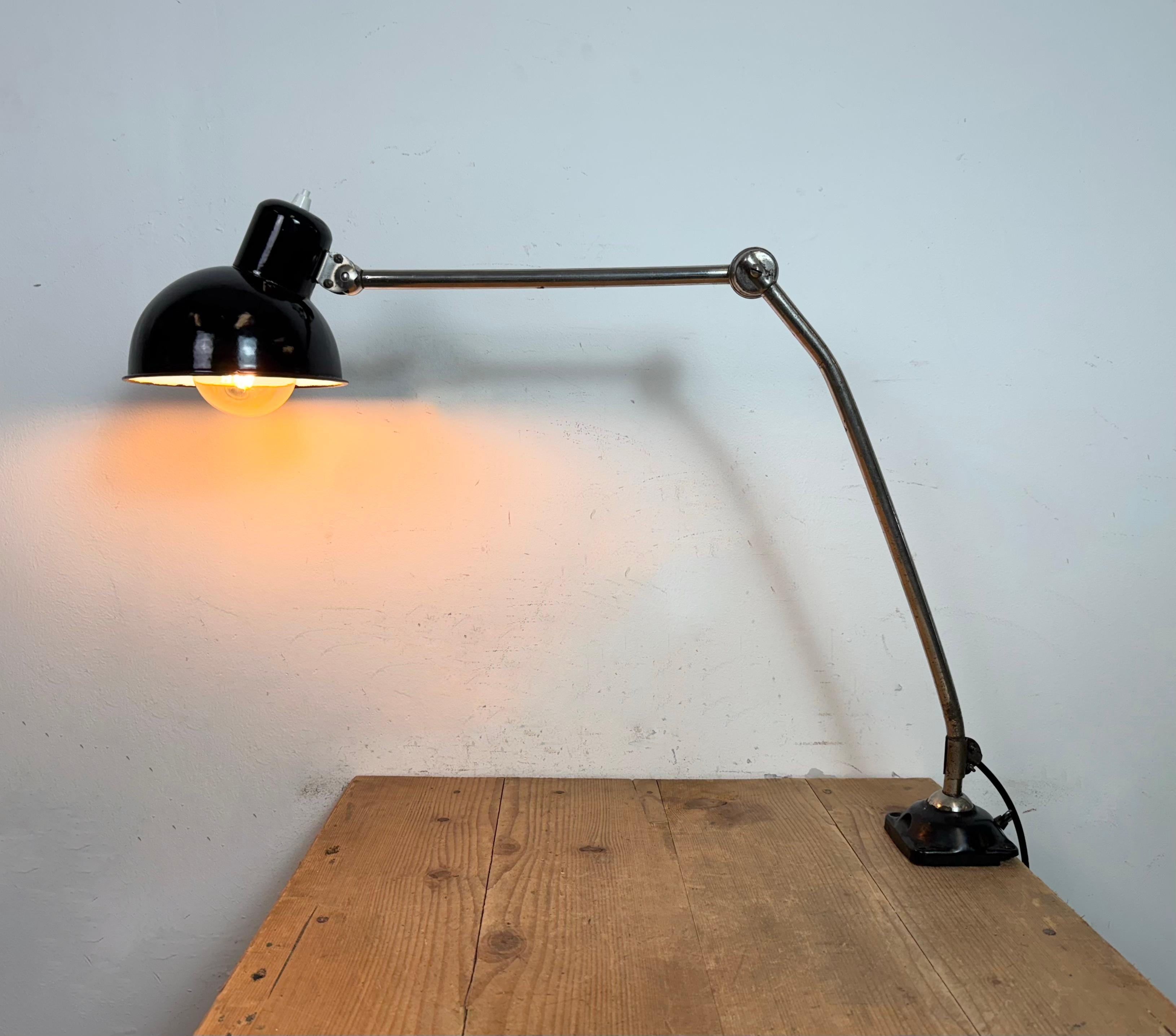 Lampada da scrivania in smalto nero da officina industriale, anni '50 in vendita 13