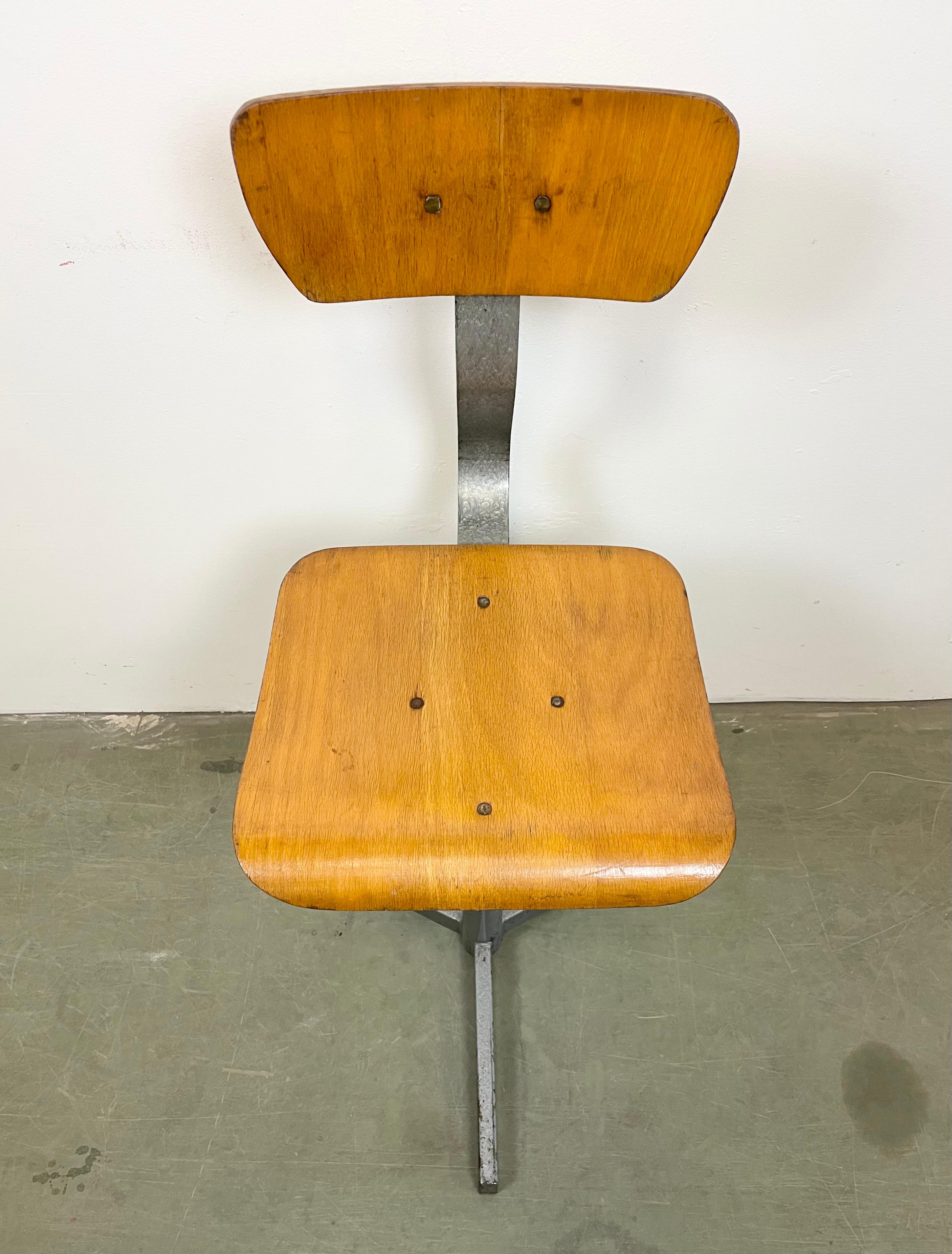 Industrial Workshop Swivel Chair, 1960s In Good Condition For Sale In Kojetice, CZ