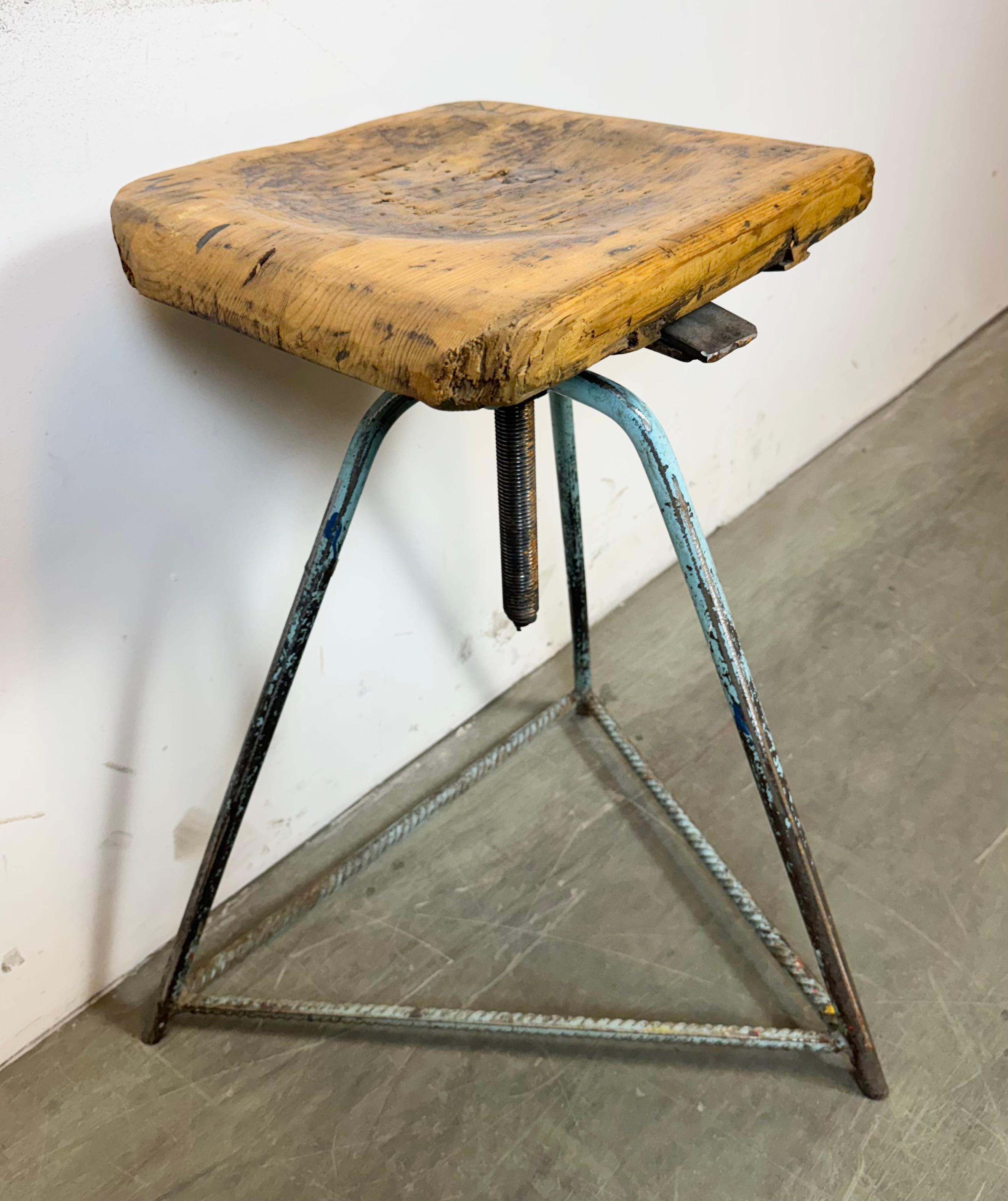 Sgabello girevole da officina industriale, anni '60 in vendita 5