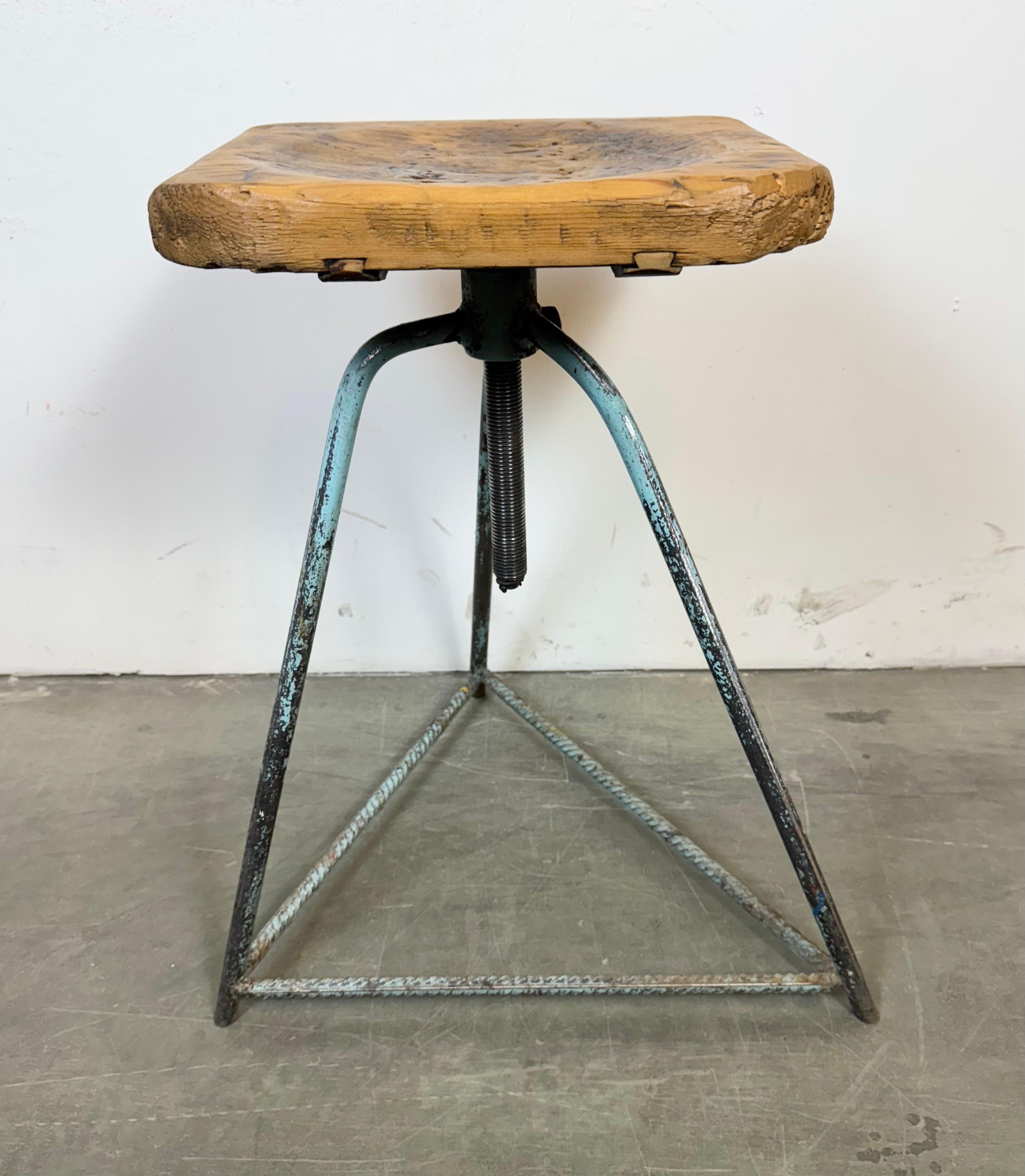 Sgabello girevole da officina industriale, anni '60 in vendita 11
