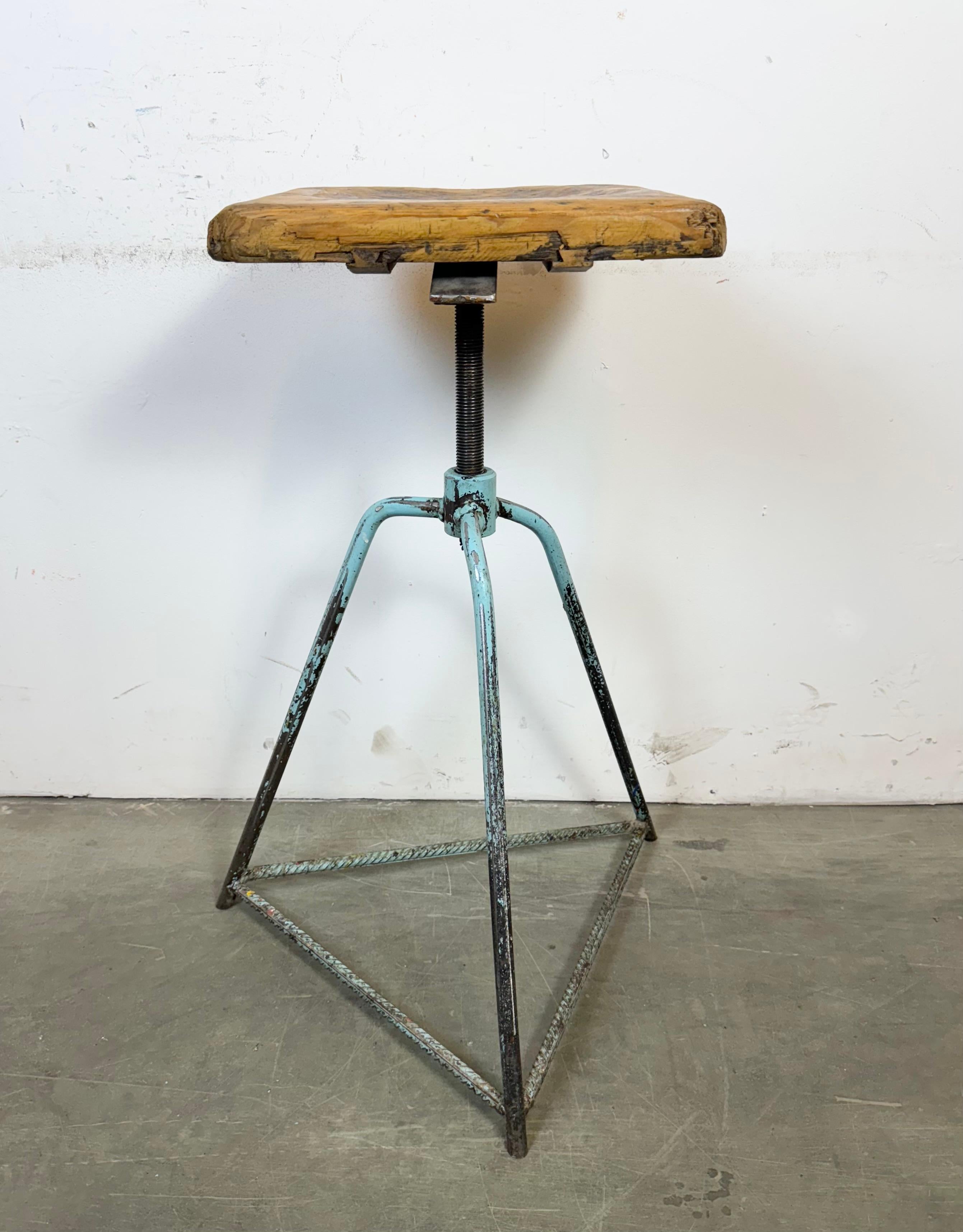 Sgabello girevole da officina industriale, anni '60 in vendita 12