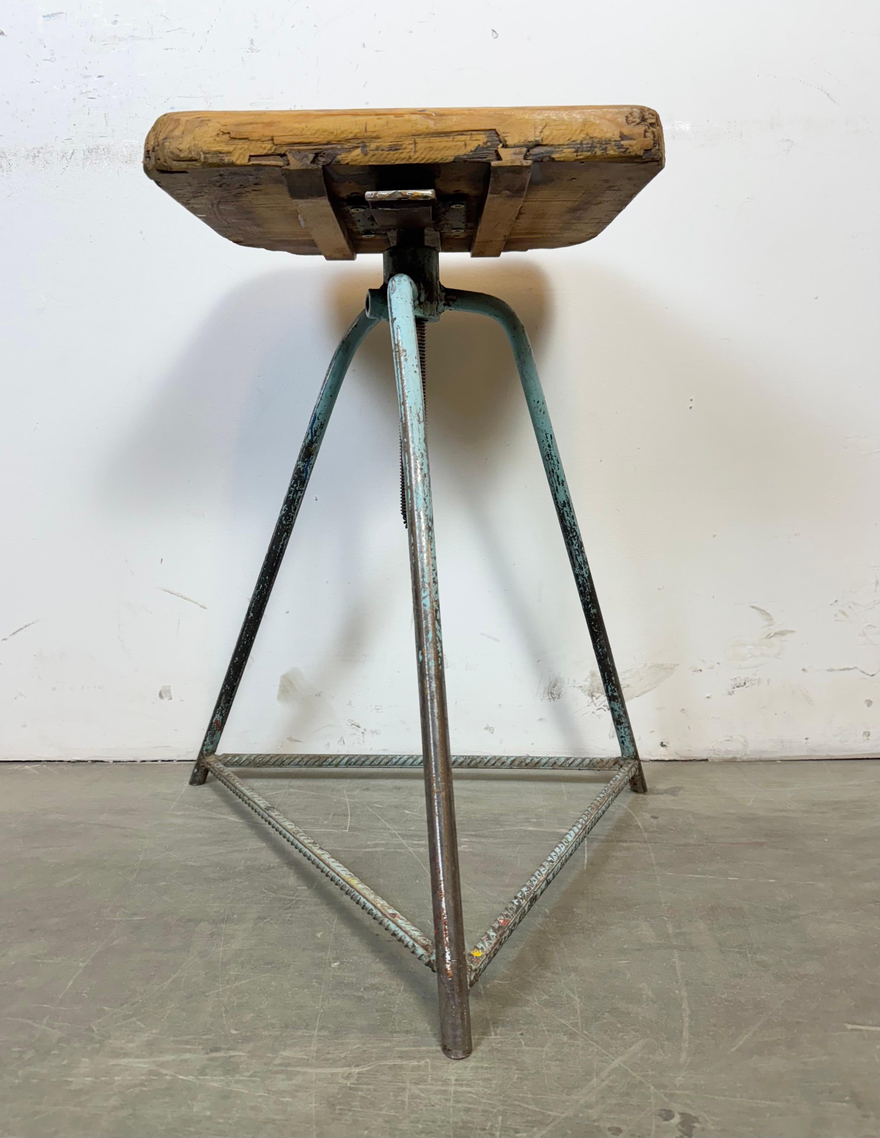 Sgabello girevole da officina industriale, anni '60 in vendita 1