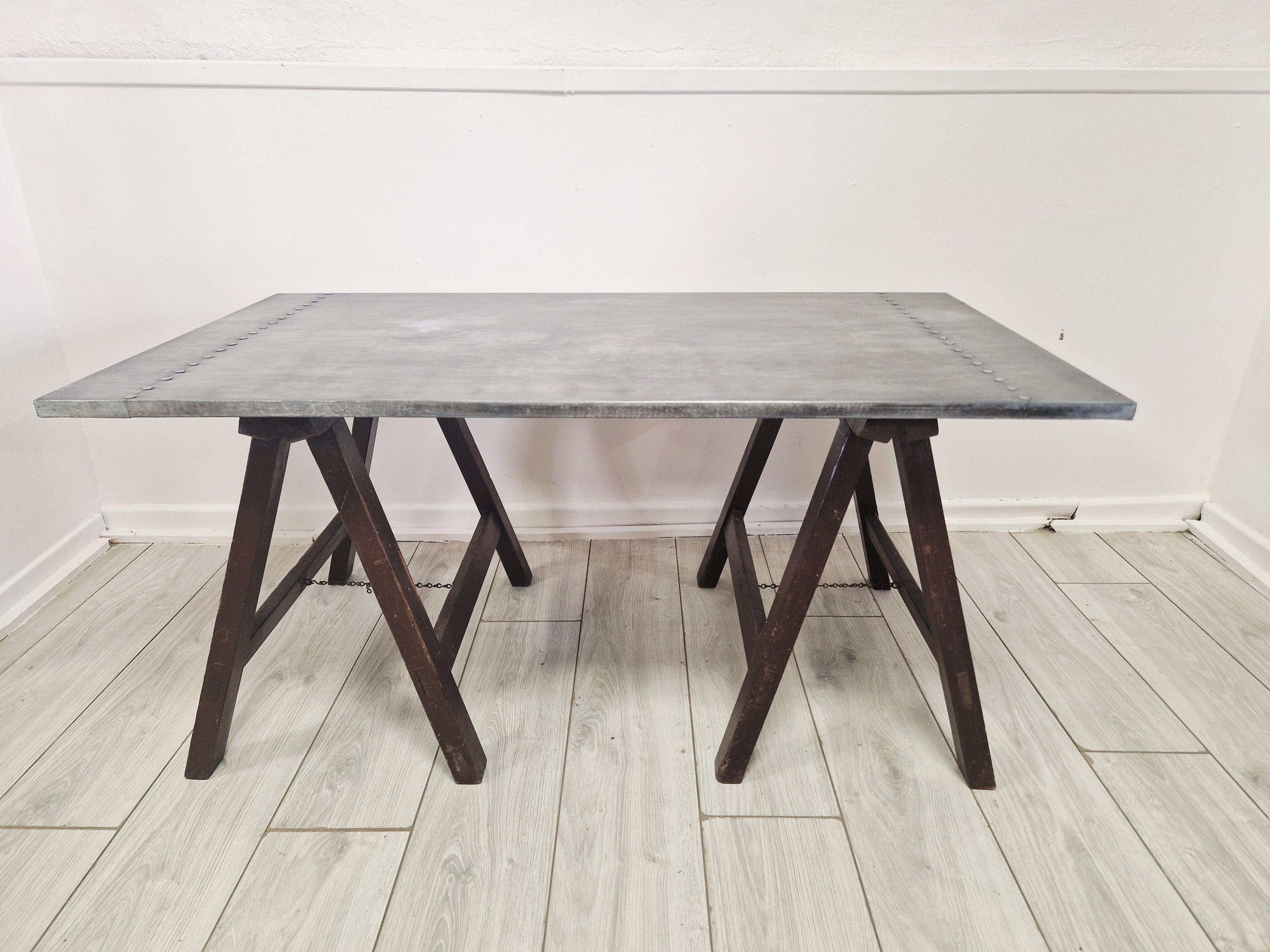 Industrielle Zink Architekten Schreibtisch Trestle Tisch gestempelt AJD (20. Jahrhundert) im Angebot