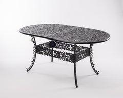 Industry collection Set in black (1 black oval table + 4 black chairs)