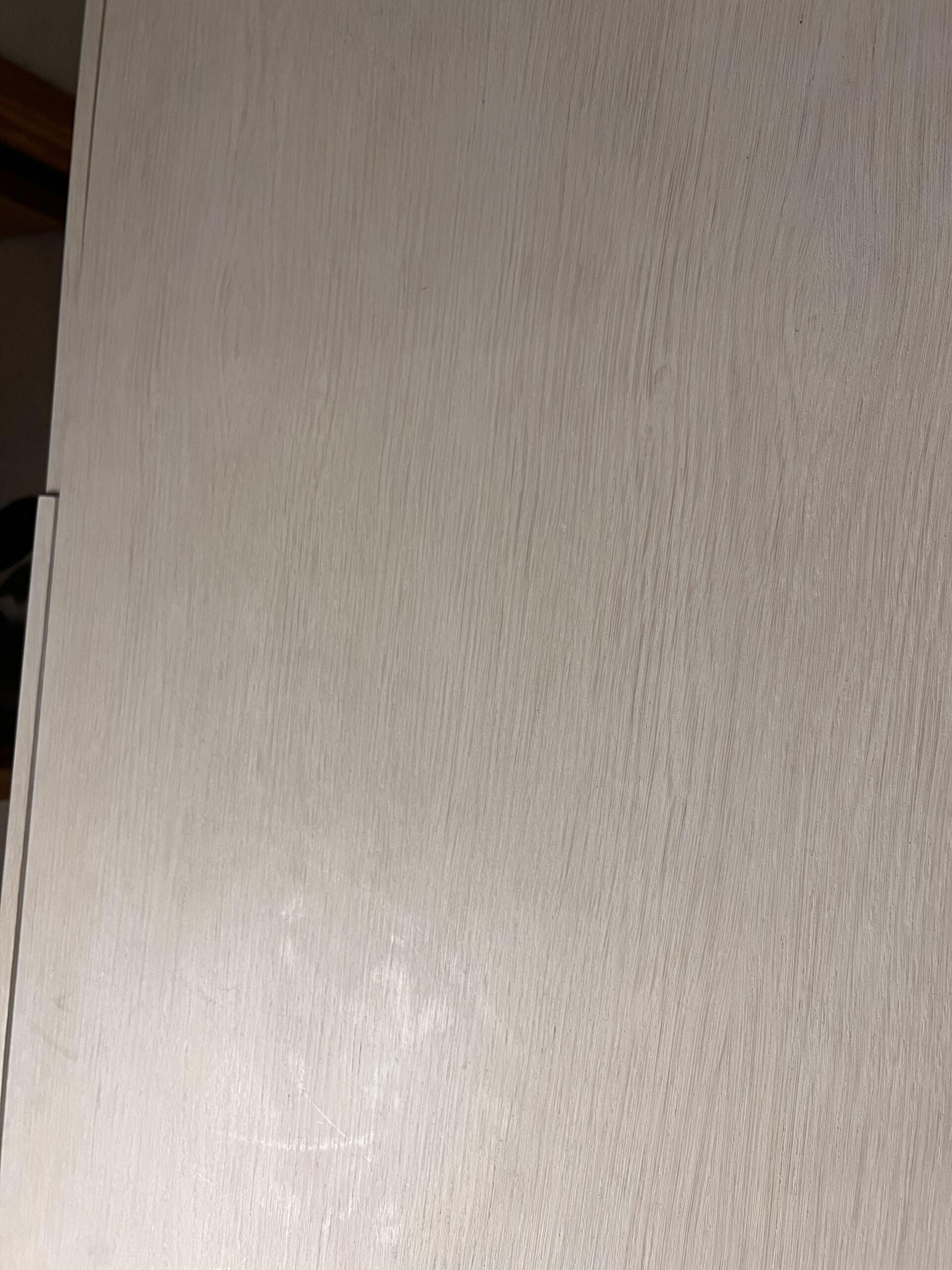 Ines Anrichte - Gebleichtes Eichenholz mit Metallgestell aus satiniertem Messing im Angebot 2