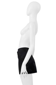 Ines de la Fressange - Pantaloncini caldi di raso nero