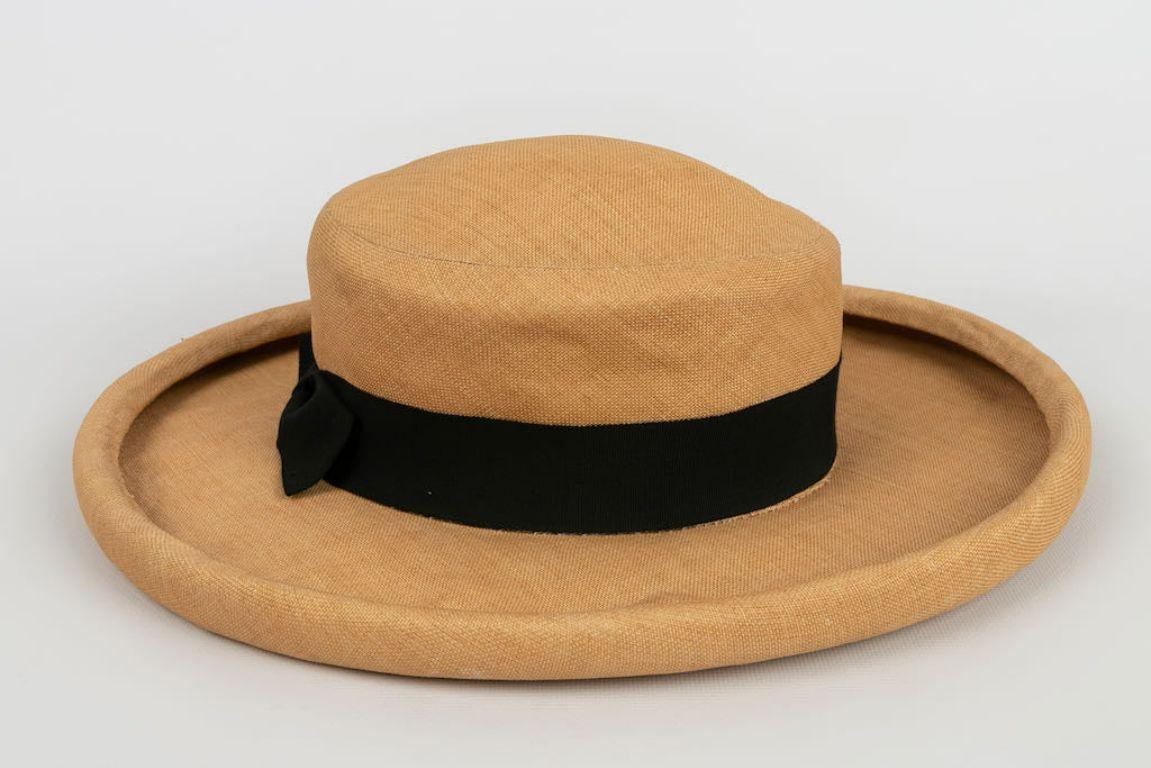 Inès De La Fressange -Panama straw hat with a ribbon to tie.

Additional information: 
Dimensions: Circumference: 53 cm
Condition: Very good condition
Seller Ref number: CHP3