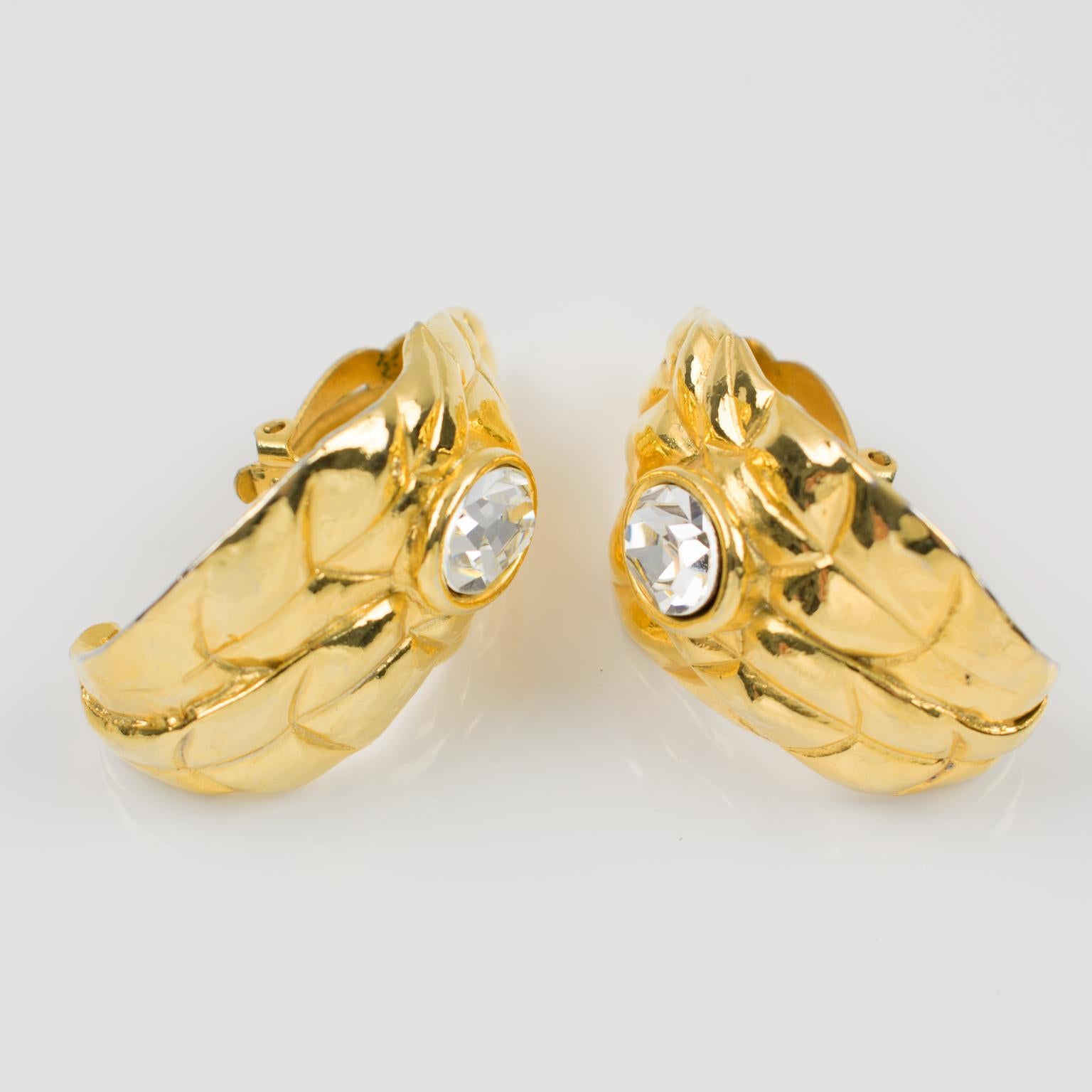 Ines de la Fressange Paris Jeweled Clip Earrings Gilt Metal Carved Leaf In Good Condition For Sale In Atlanta, GA