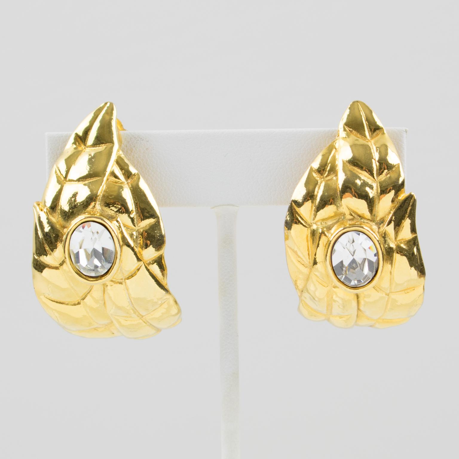 Ines de la Fressange Paris Jewellled Clips Earrings Gilt Metal Carved Leaf (Feuille sculptée en métal doré) Bon état - En vente à Atlanta, GA