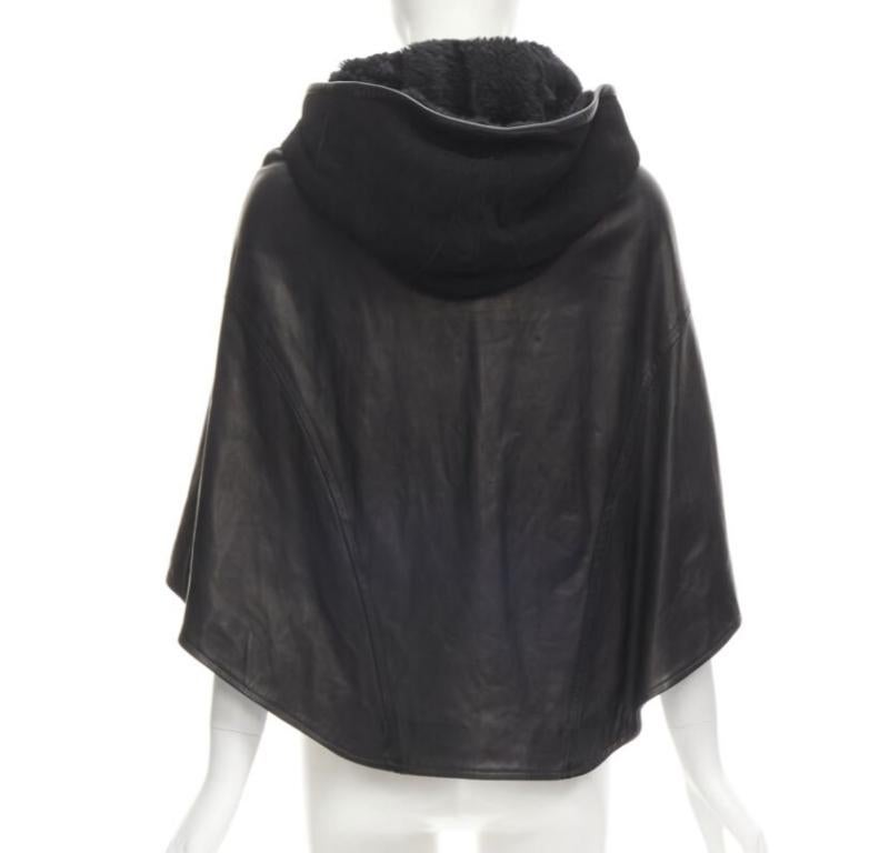 INES ET MARECHAL cape à capuche cercle en cuir d'agneau noir avec capuche en peau de mouton IT38 XS Pour femmes en vente