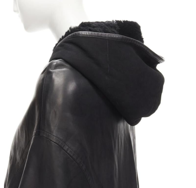 INES ET MARECHAL cape à capuche cercle en cuir d'agneau noir avec capuche en peau de mouton IT38 XS en vente 2
