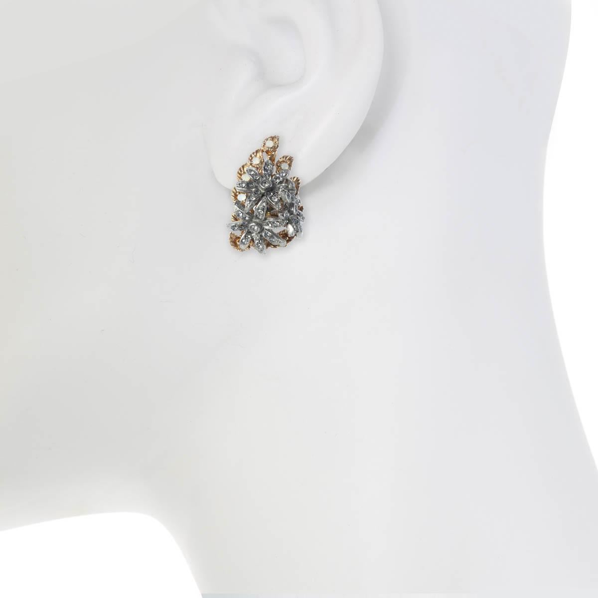 The perfect accessory for everyday wear, The Flower Cluster Earring, from season I of the Ines x Ciner collaboration, is quite stunning.

Materials:
Pewter
18K Gold Plating
Genuine Rhodium
Clip Back
Dimensions: 
Length: 1