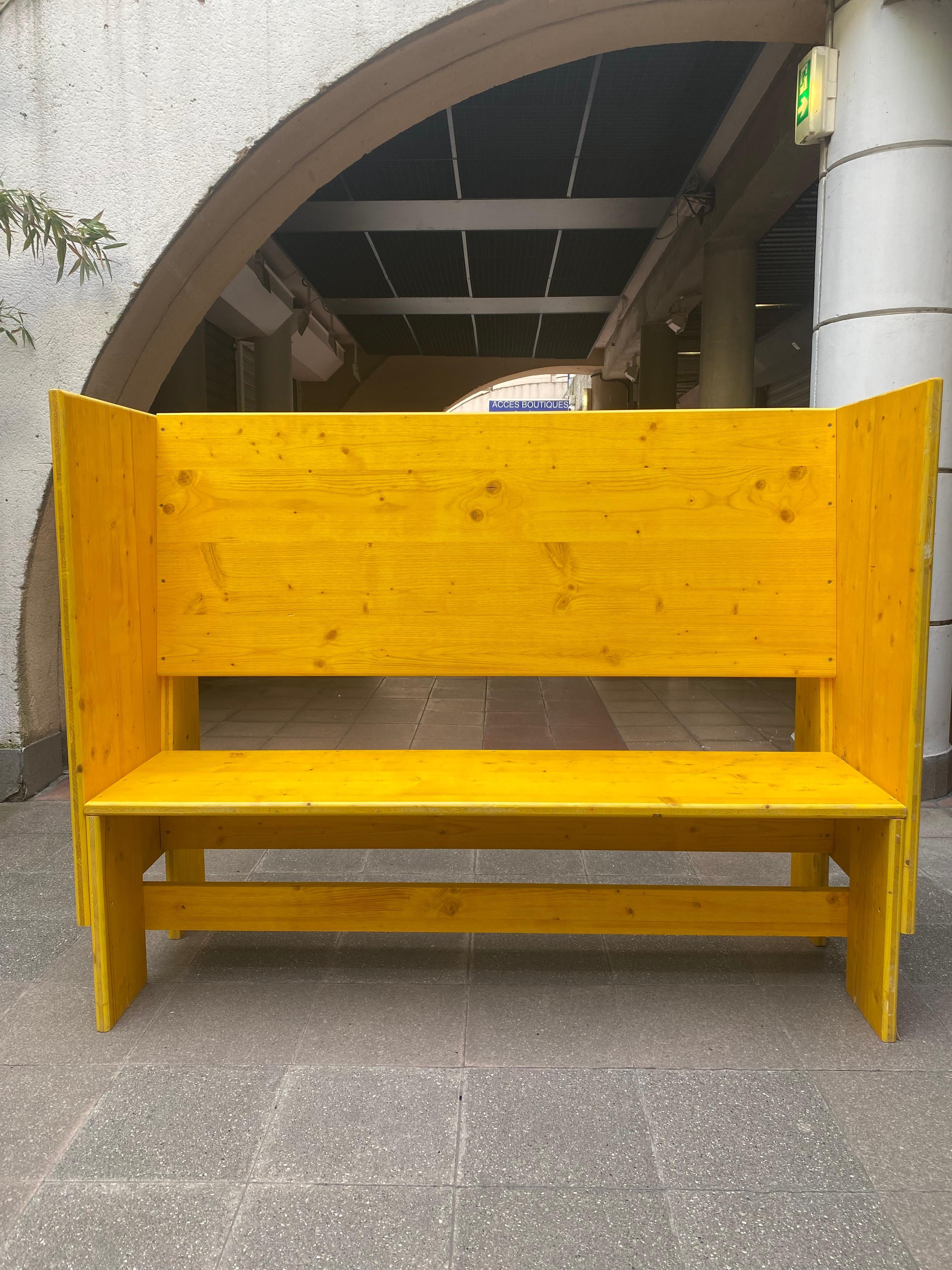 Inessa Hansch.
Bench called Alcôve - circa 2010.
From the Seguin collection.
Preformed and triple folded formwork panel.
Material: melamine resin.
Designed for the Ile Seguin temporary garden project in Boulogne Billancourt.
Limited edition of