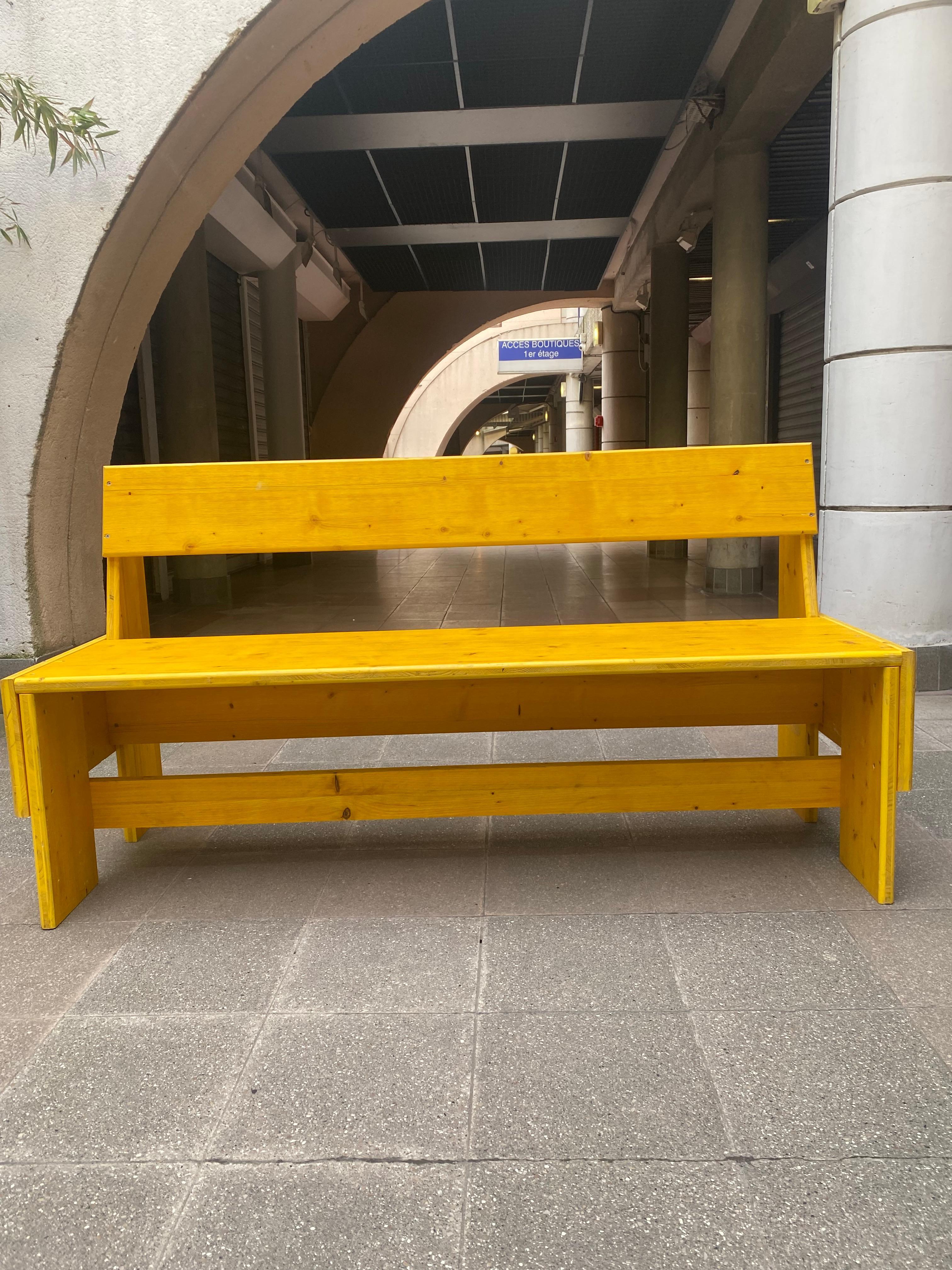 Inessa Hansch
Bench called Alcôve - Circa 2010
From the Seguin collection
Preformed and triple folded formwork panel
Melamine resin
Designed for the Ile Seguin temporary garden project in Boulogne Billancourt.
Limited edition of 30