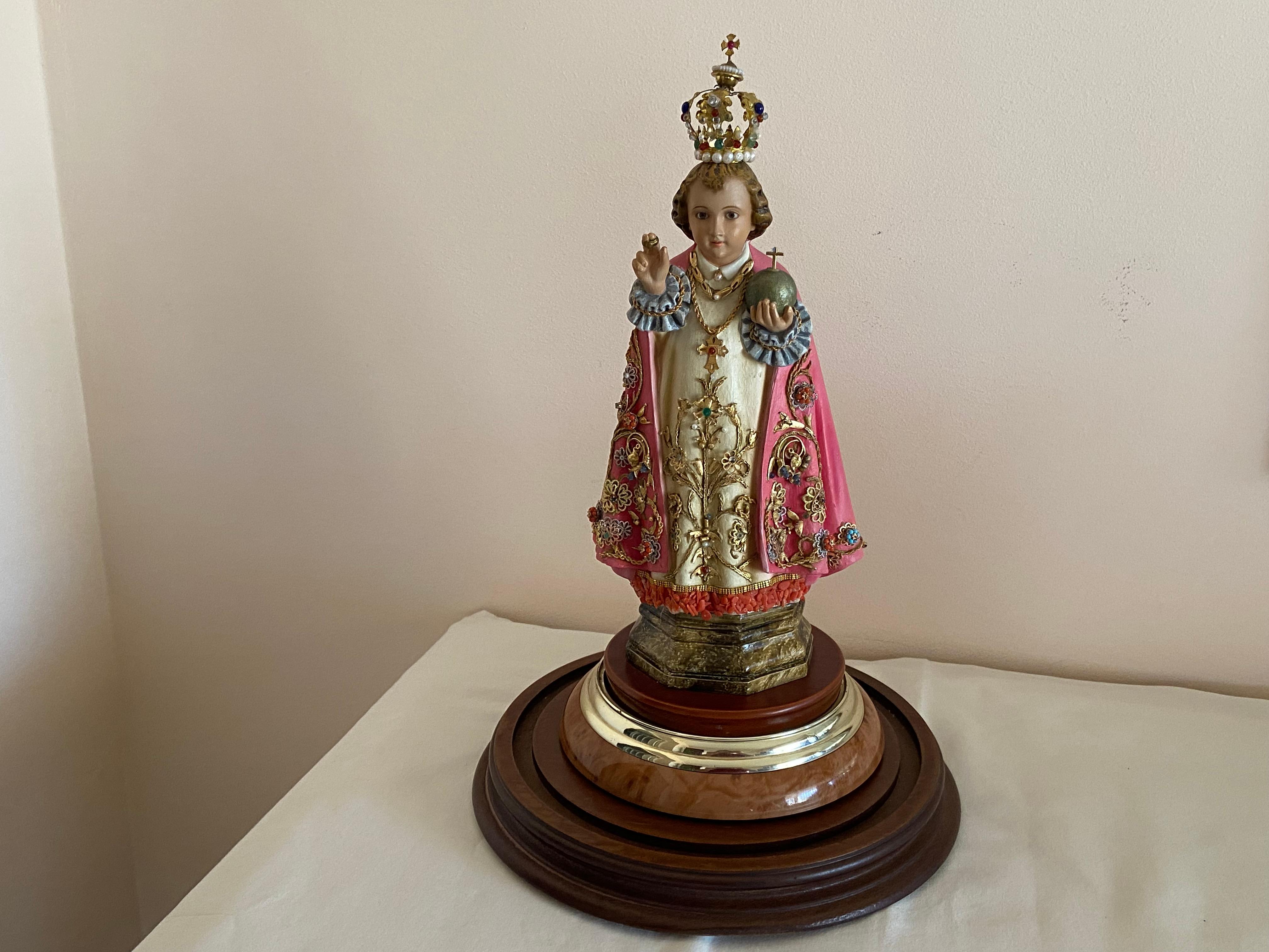 Infant Jesus of Prague covered in 18 kt gold, precious stones.Unique work of art.
Made on a resin base. Coated and enriched with semi-finished products in 18 Kt Yellow Gold. Precious stones of various kinds. Unique item! Painstaking work by a master