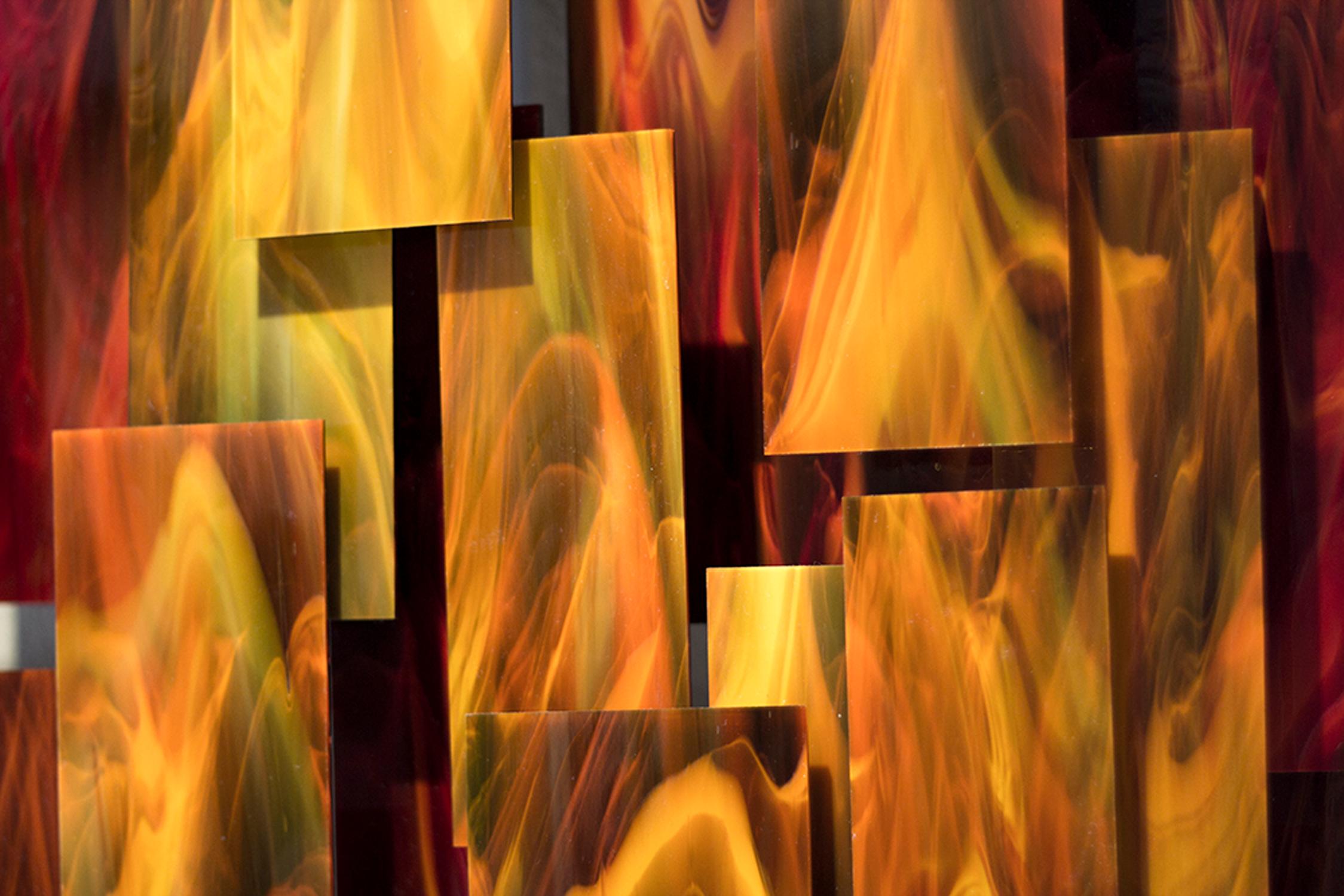 Sculpture murale originale en verre et métal « Inferno » Neuf - En vente à Glendale, CA