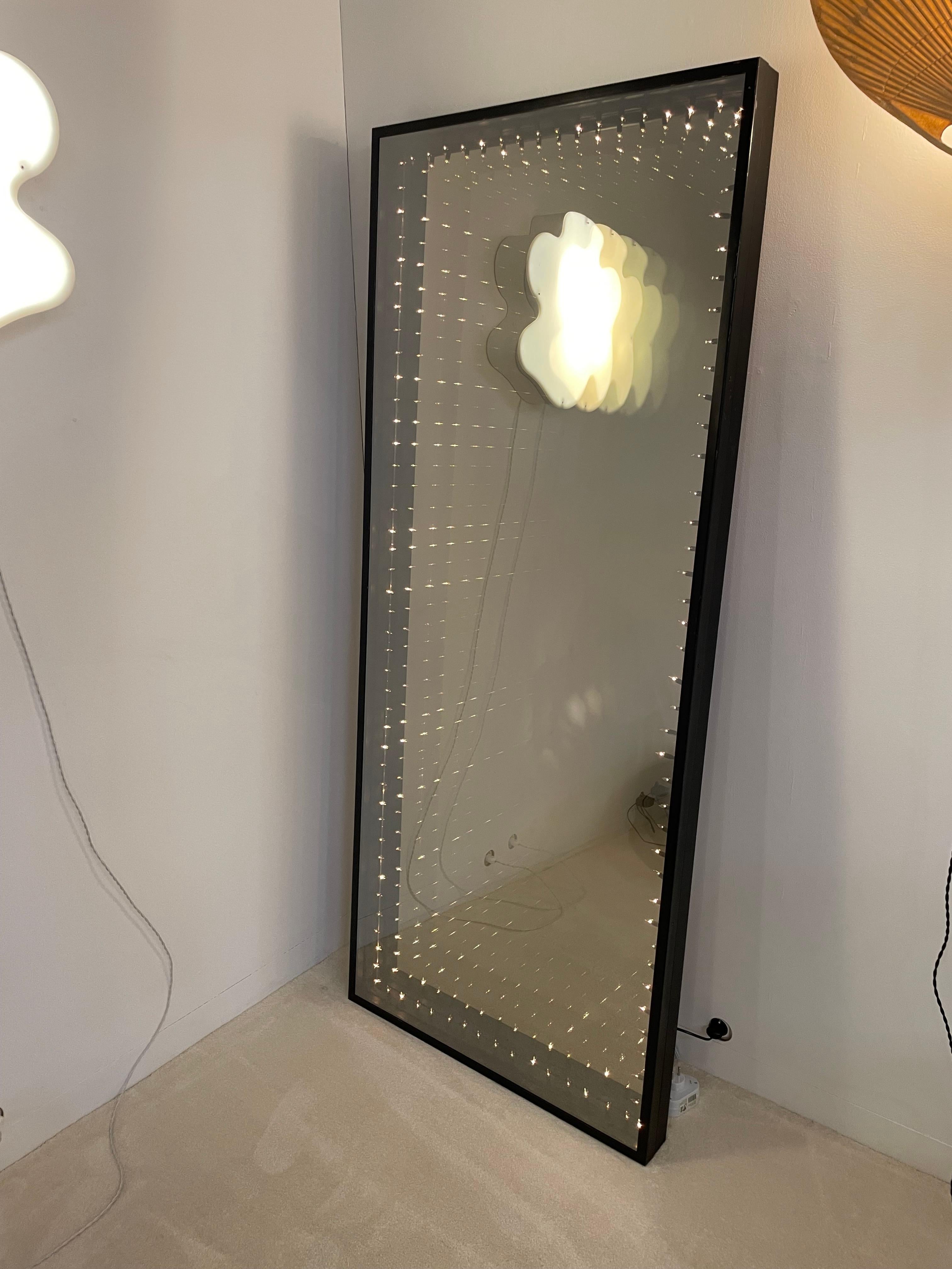 Miroir infini Vintage By 
De 1970