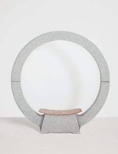 Infinite Ody Runder Sitz in Paarl Grau Granit & Bronze von Jesse Ede