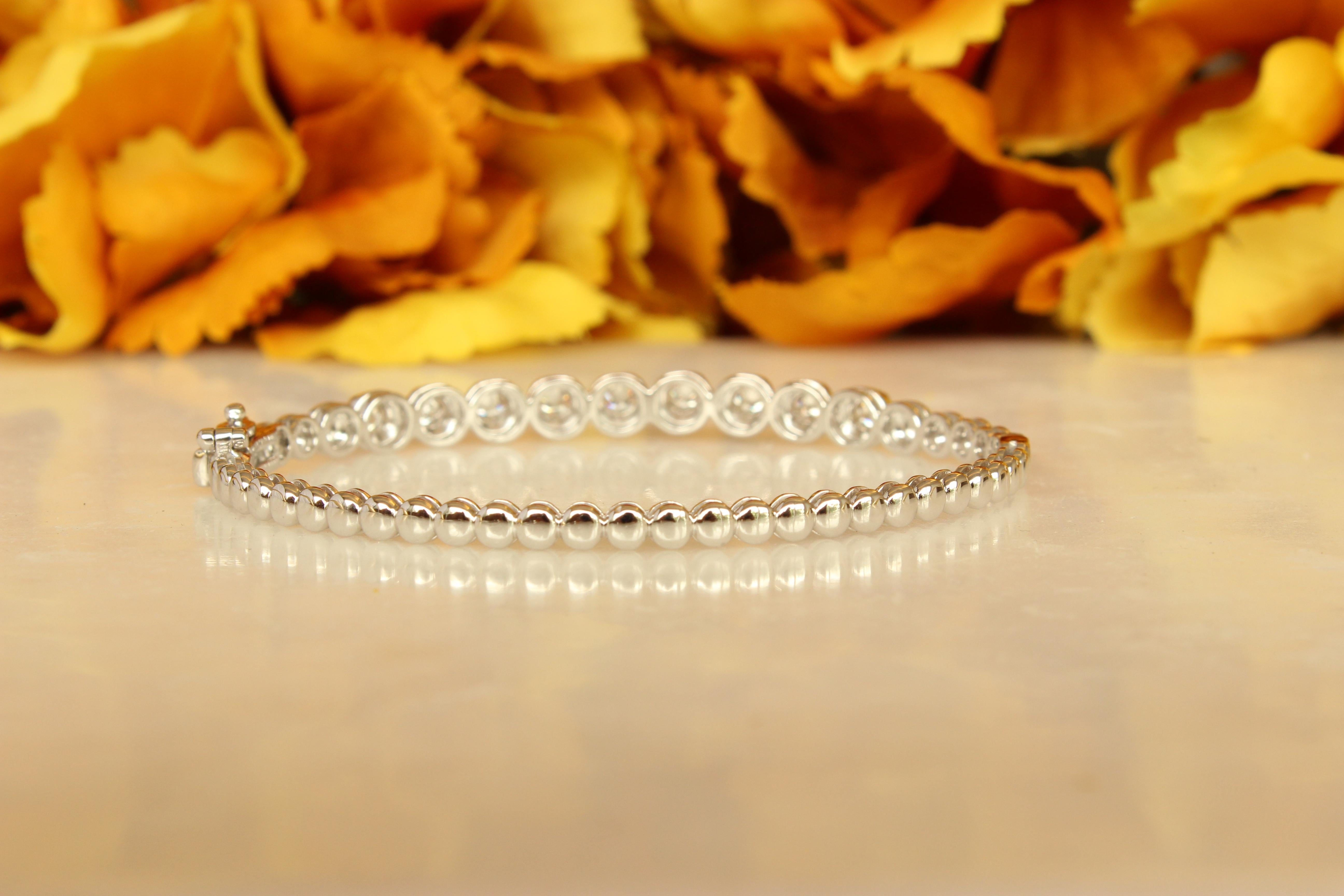 Bracelet infini de diamants chatoyants avec sertissage d'illusion en or massif 18 carats Pour femmes en vente
