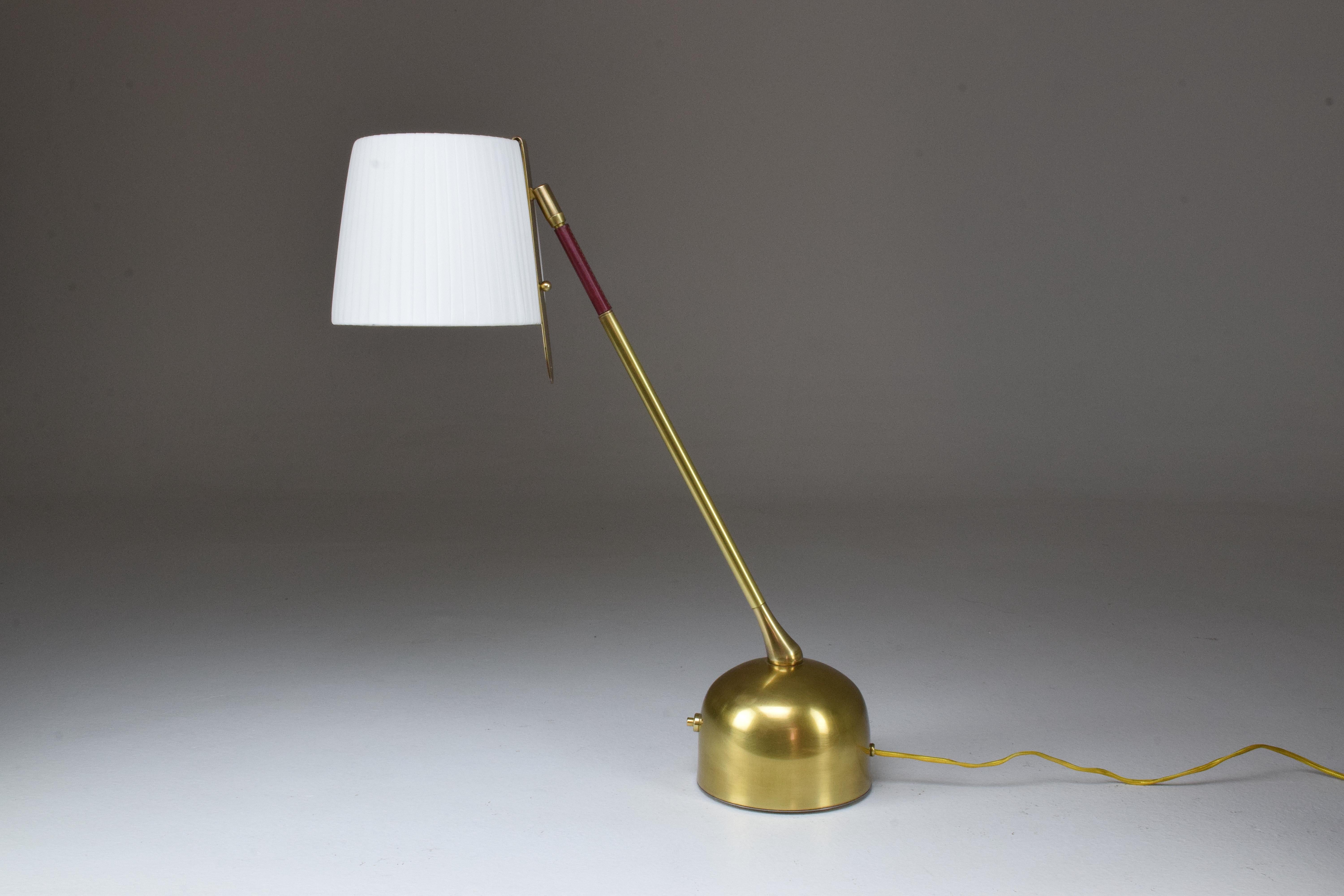 Infinitus Contemporary Brass Table Lamp, Flow Collection In New Condition For Sale In Paris, FR