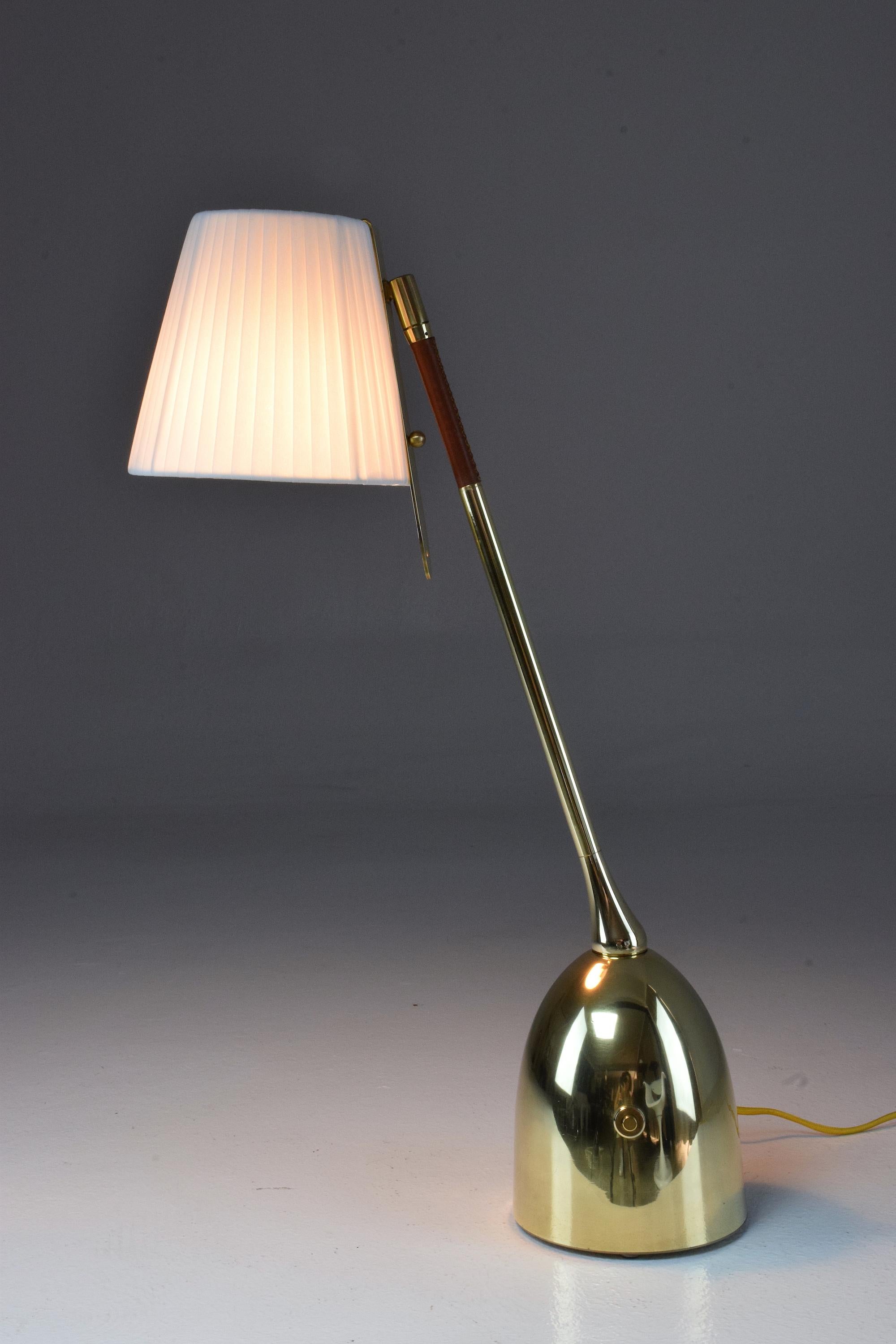 Leather Infinitus-IV Tall Contemporary Handcrafted Articulating Lamp, Flow Collection